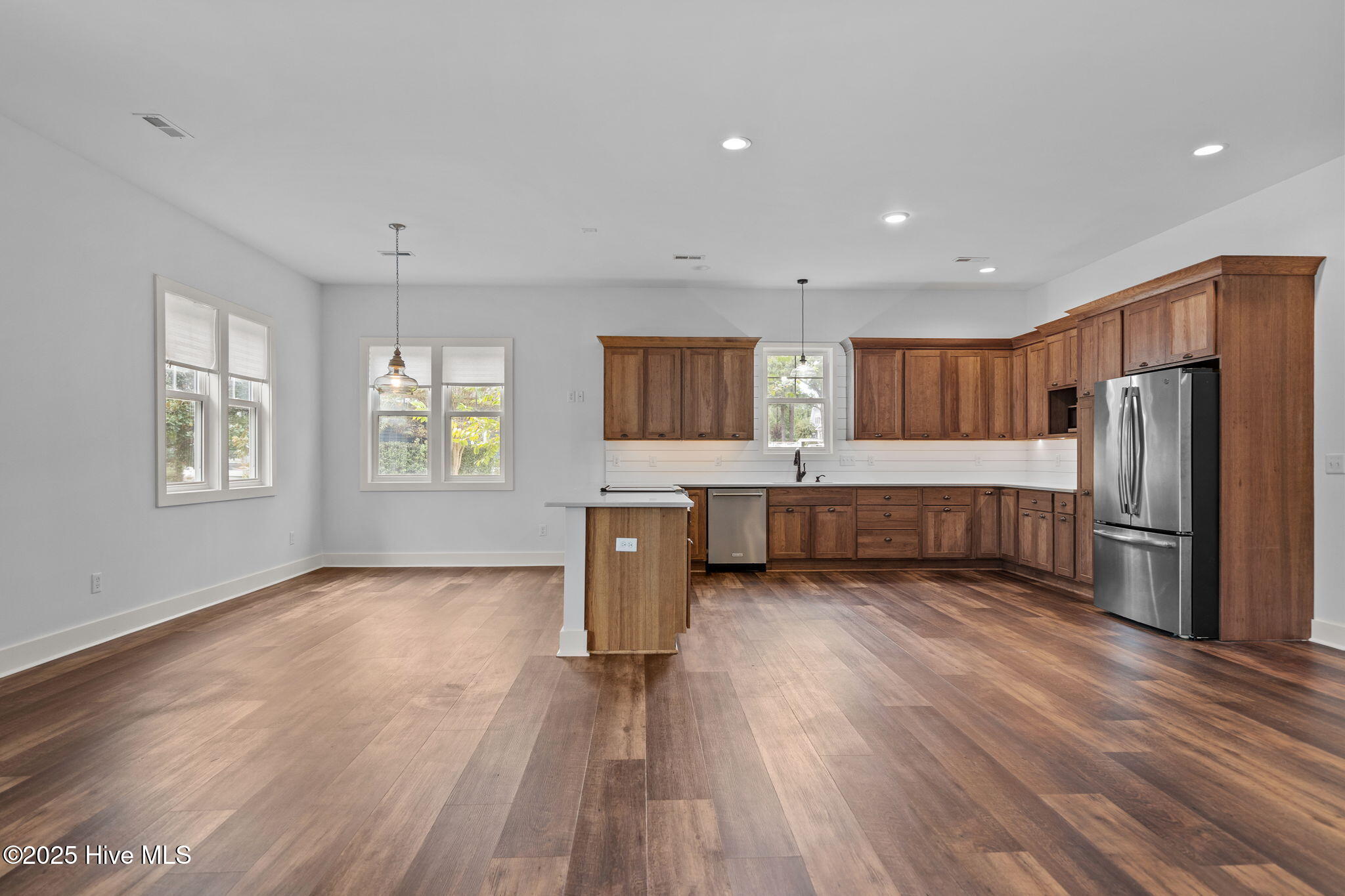 100532333 | Photo 103