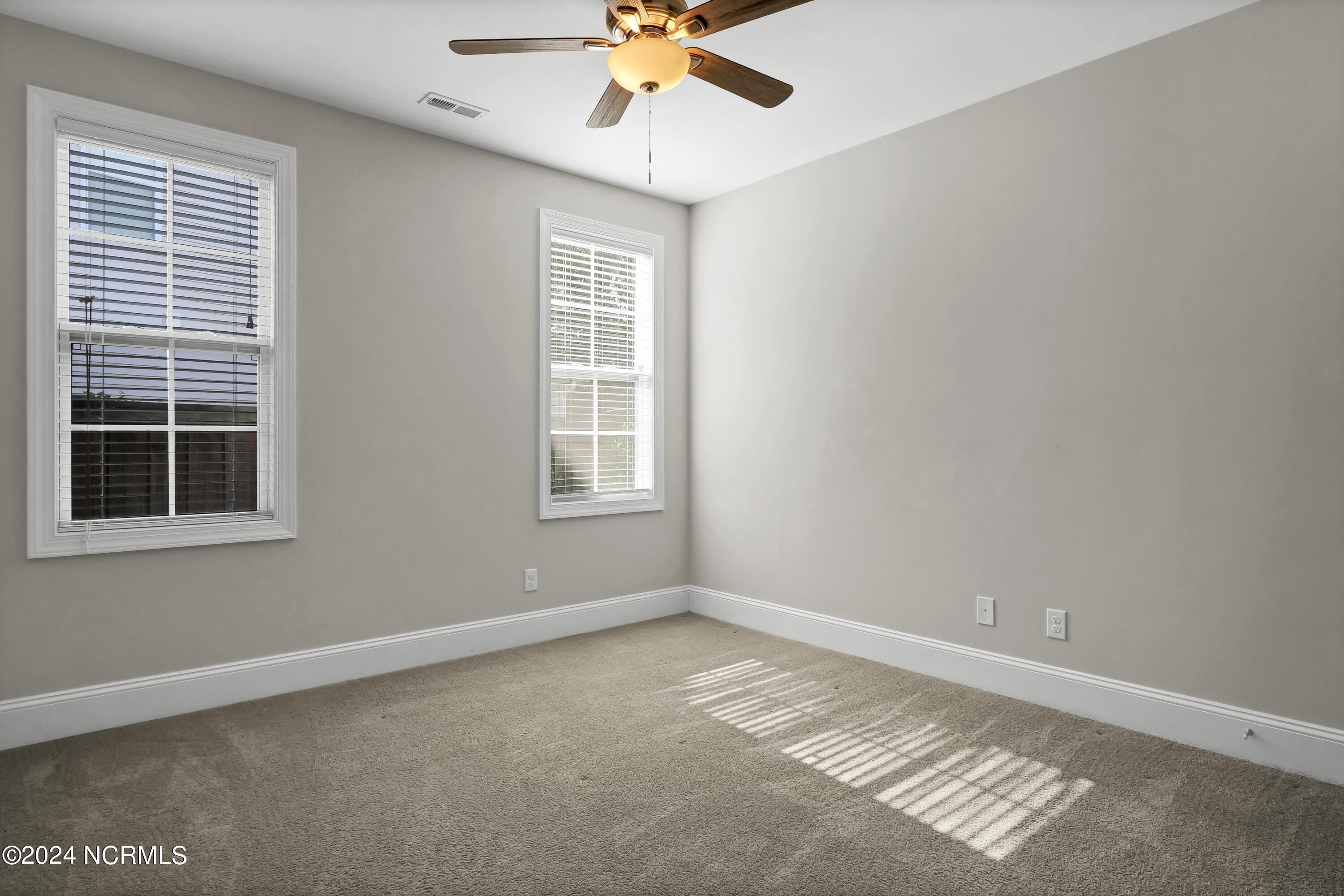 100547498 | Photo 23