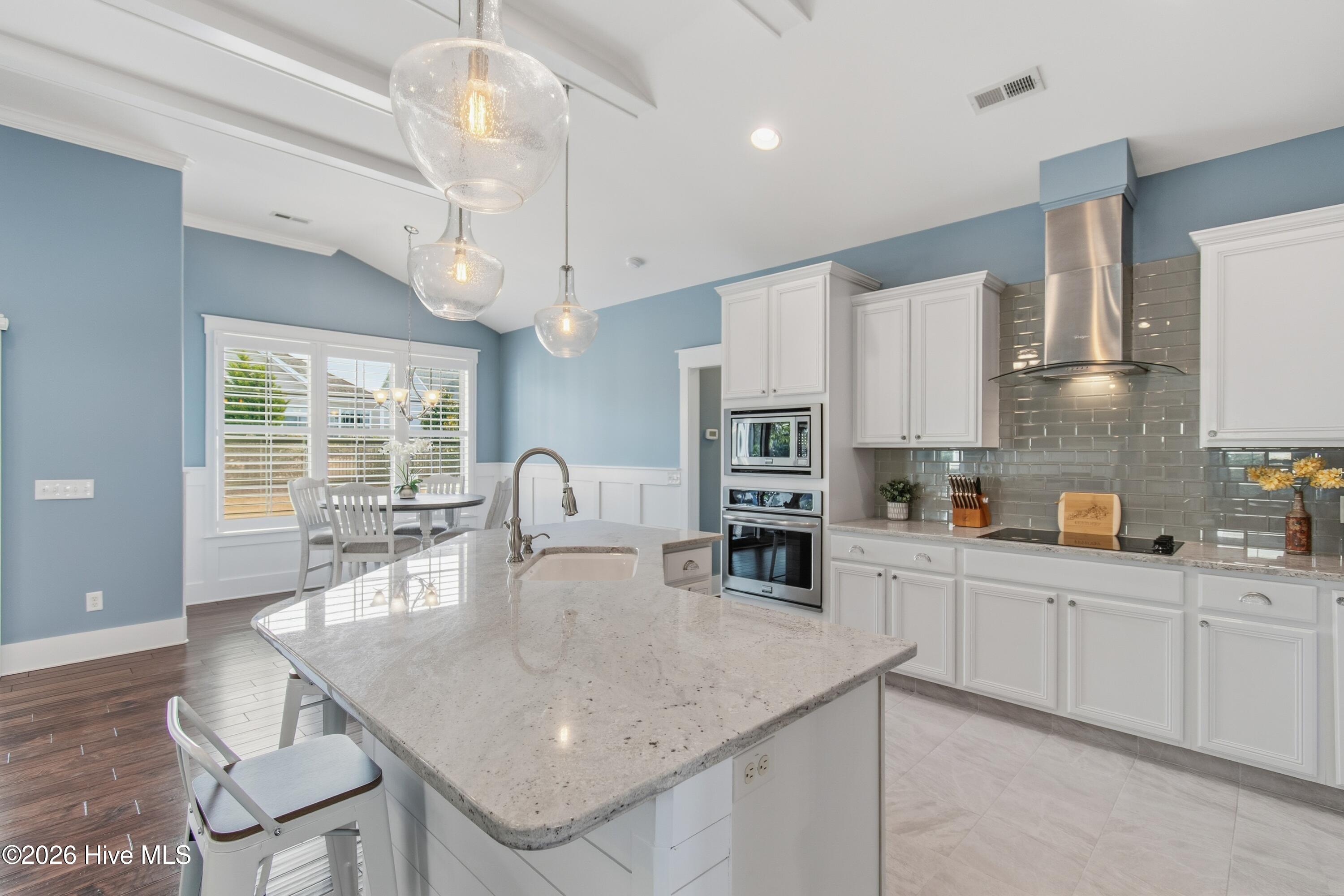 100547463 | Photo 19