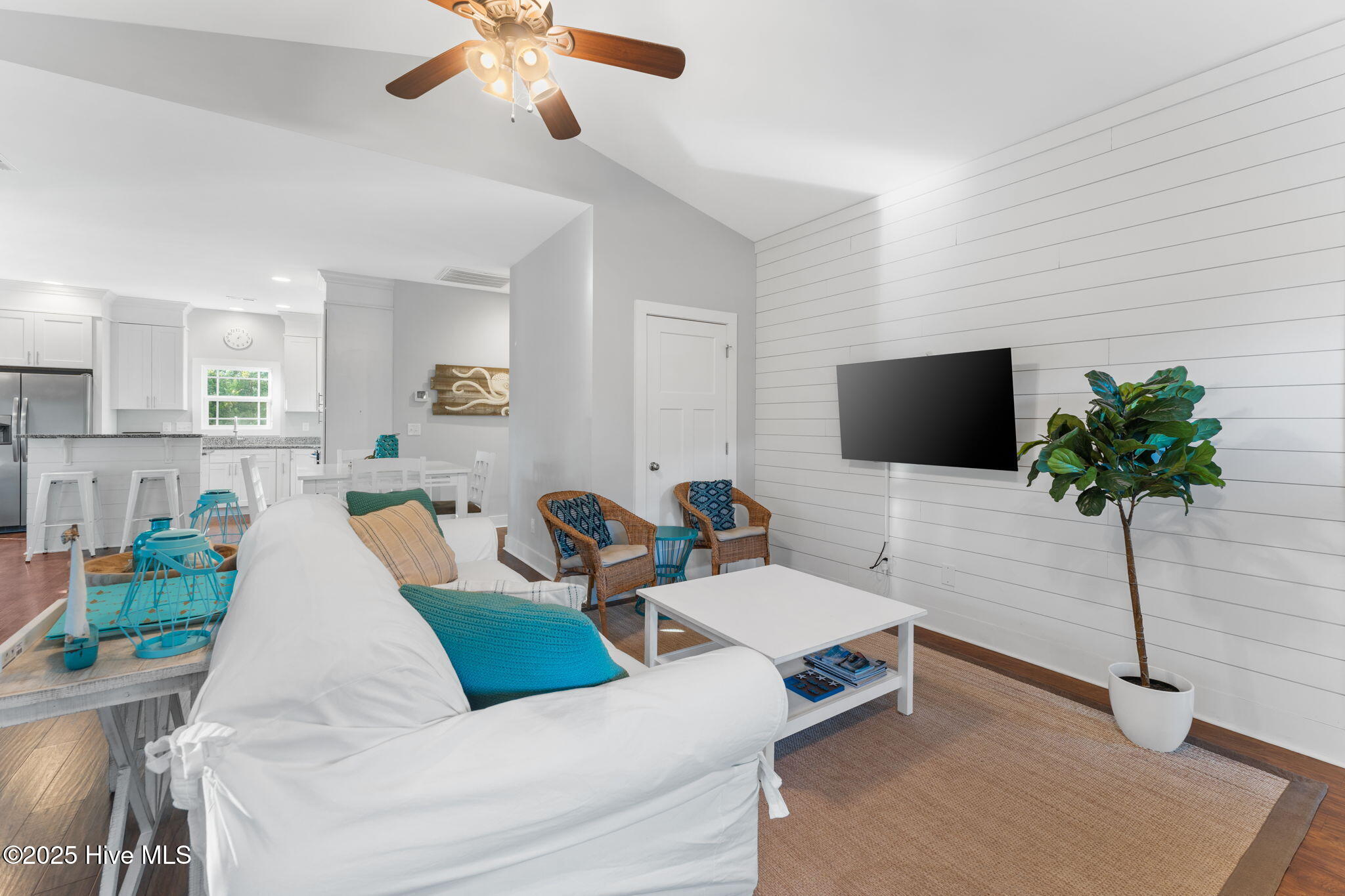 100545093 | Photo 10