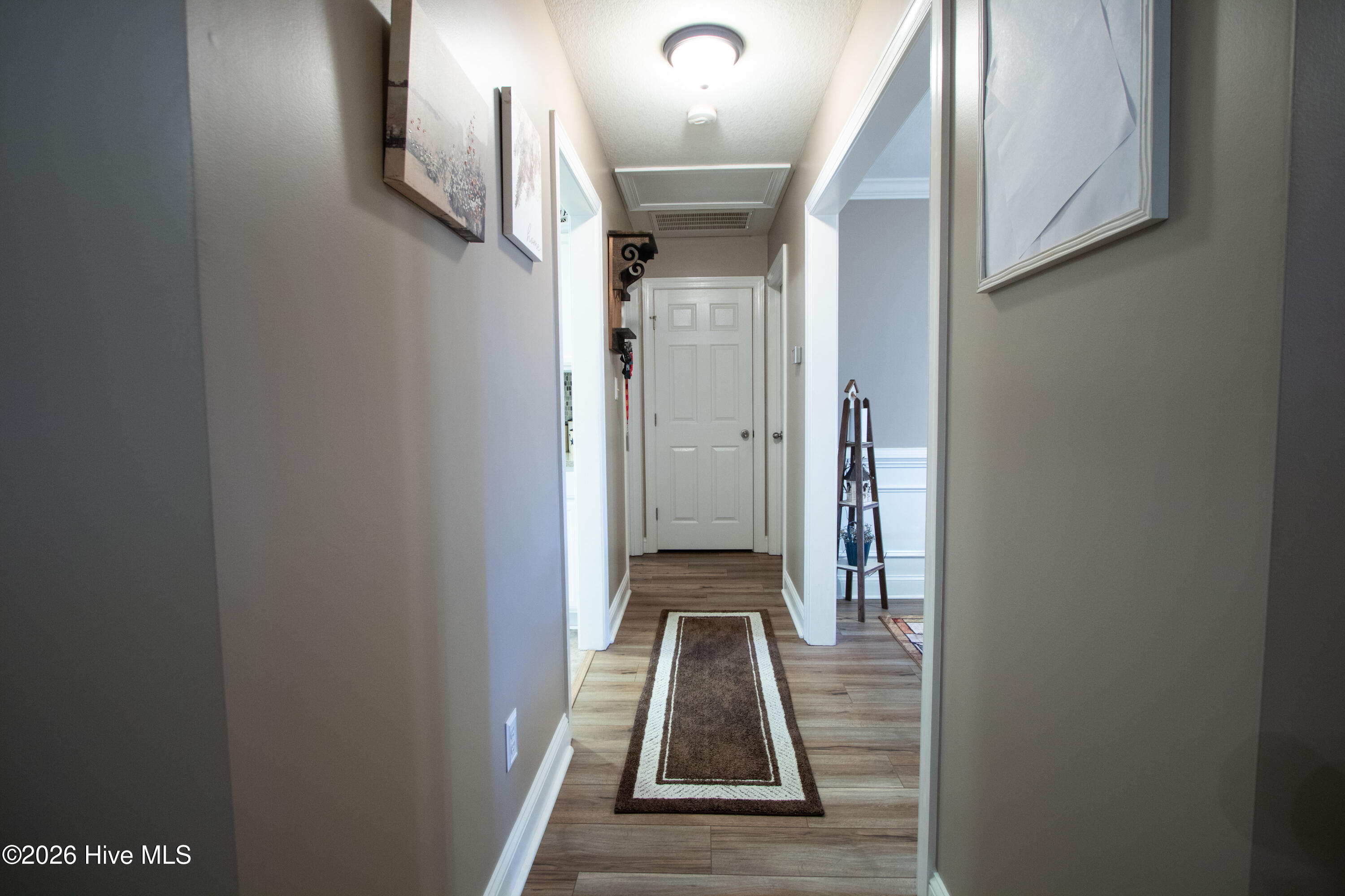 100569230 | Photo 19