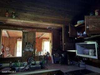 100585101 | Photo 11