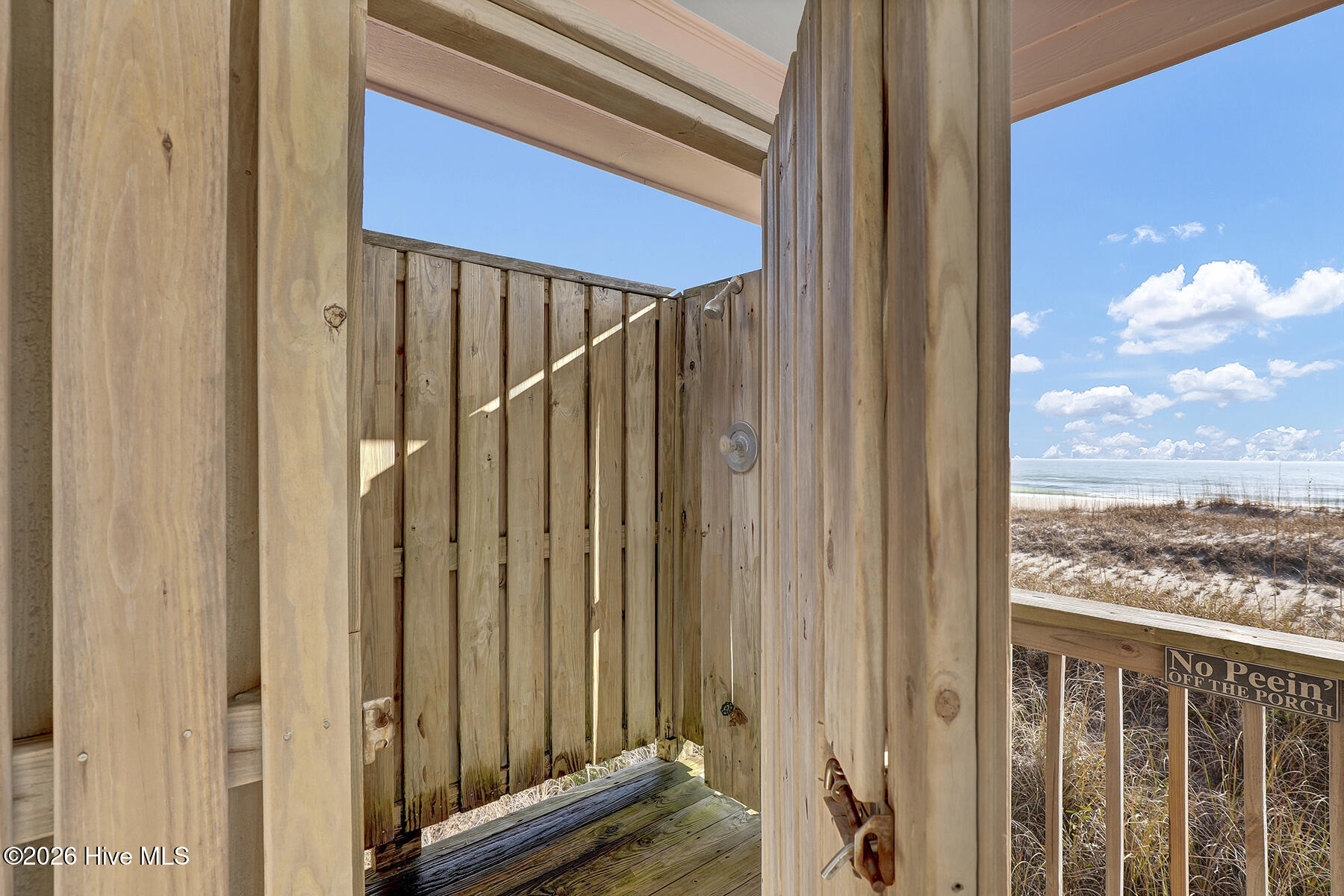 100548682 | Photo 33