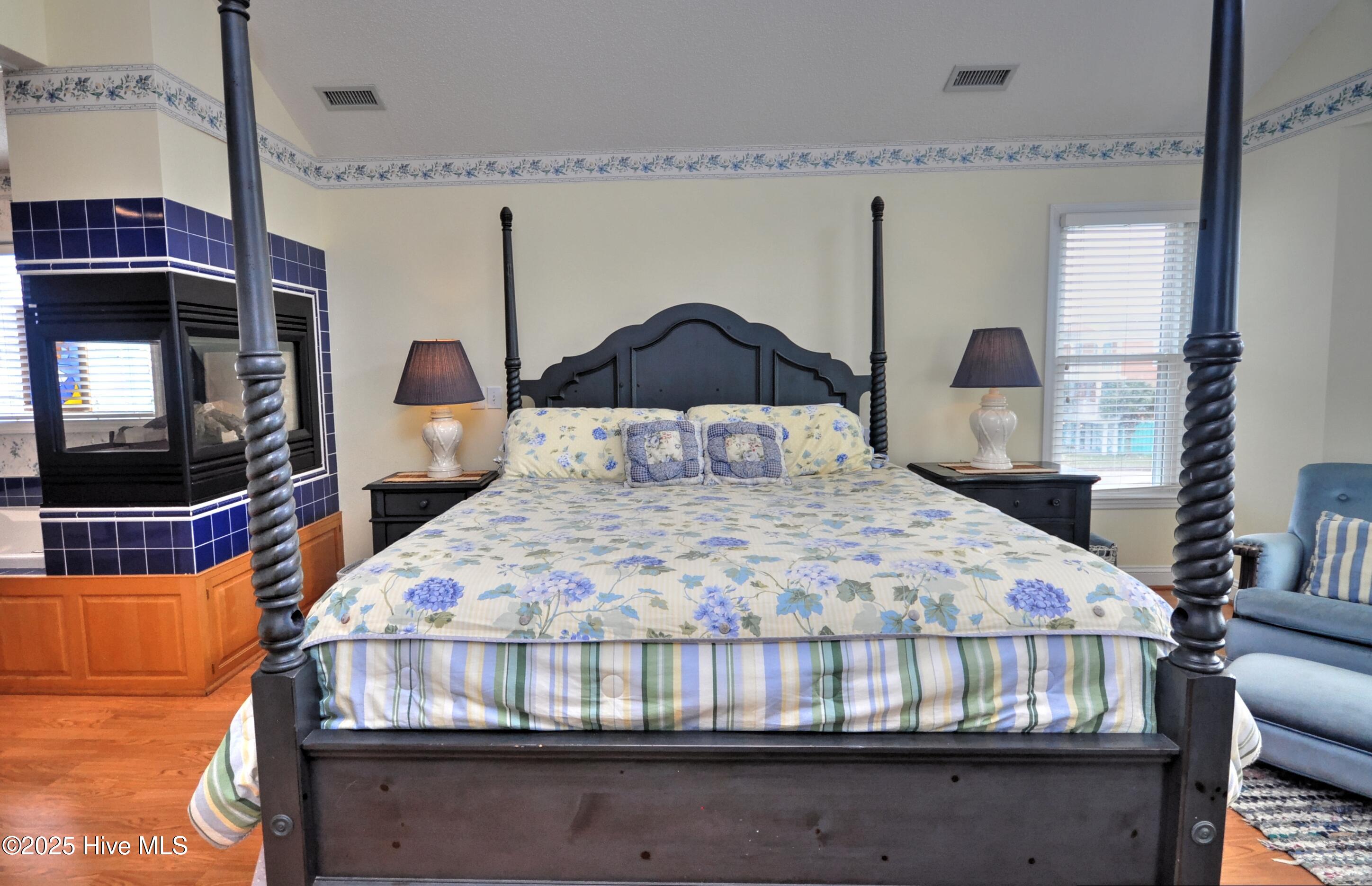 100538748 | Photo 25