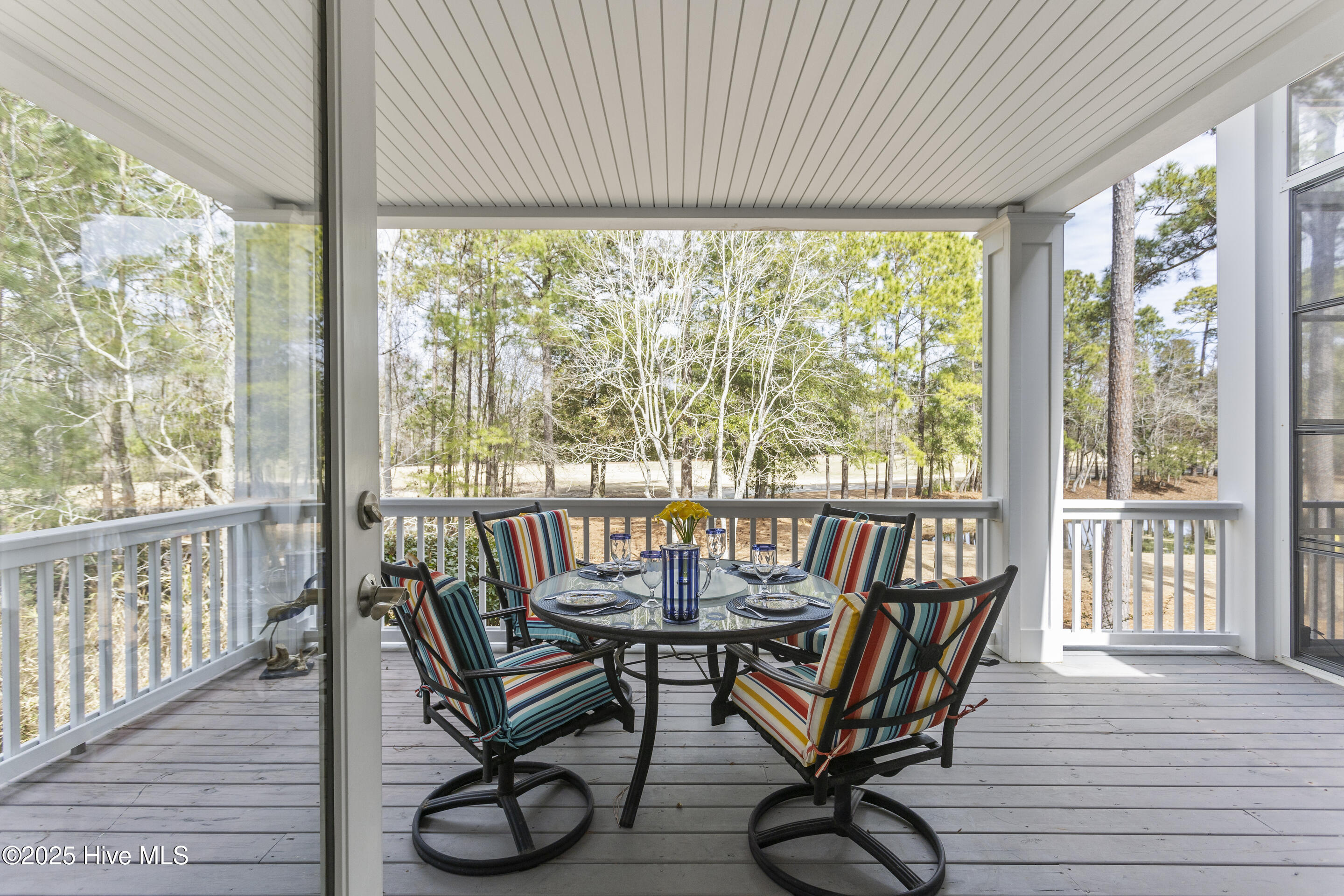 100493610 | Photo 53