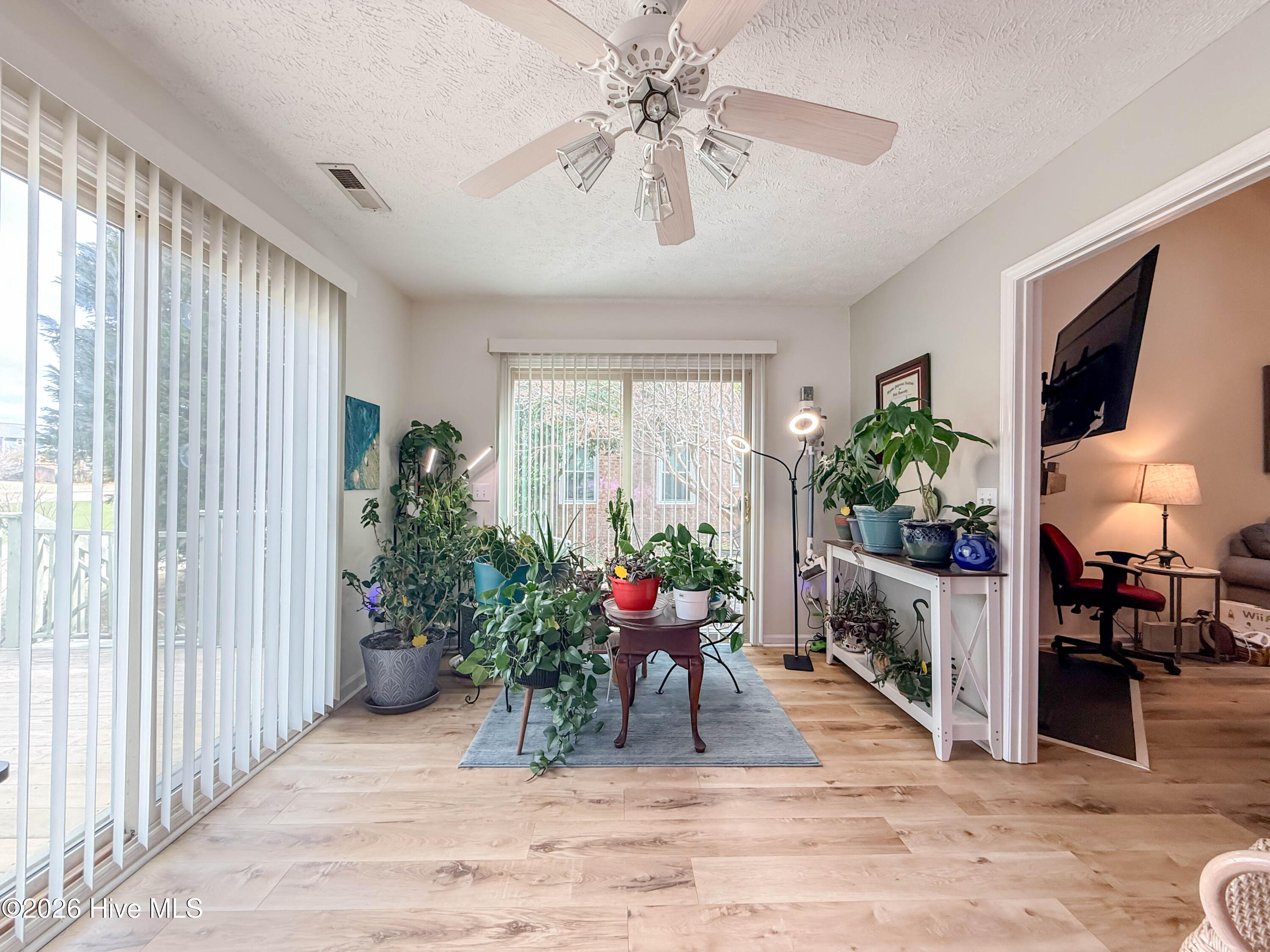 100556502 | Photo 75