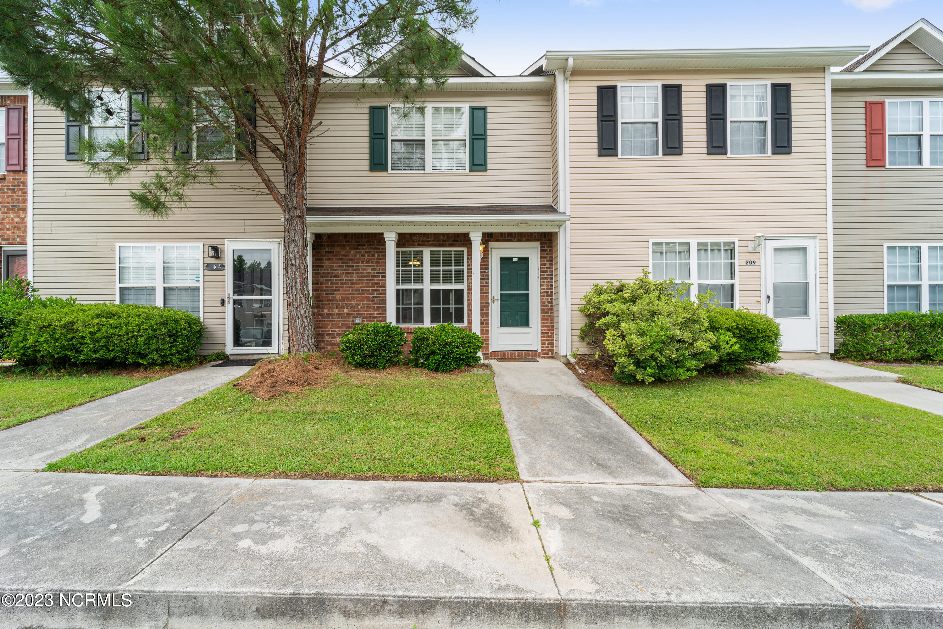 207 Pinegrove, Jacksonville, North Carolina, 2 Bedroom Bedrooms, 4 Room Rooms,3 BathroomBathrooms,Townhouse,For sale,Pinegrove,100605342 207 Pinegrove, Jacksonville, North Carolina, 2 Bedroom Bedrooms, 4 Room Rooms,3 BathroomBathrooms,Townhouse,For sale,Pinegrove,100605342