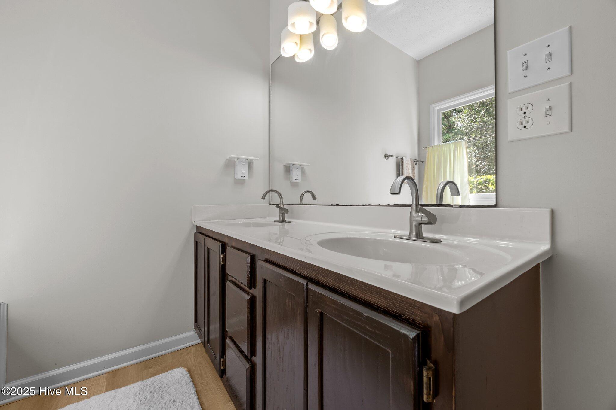 100507722 | Photo 22