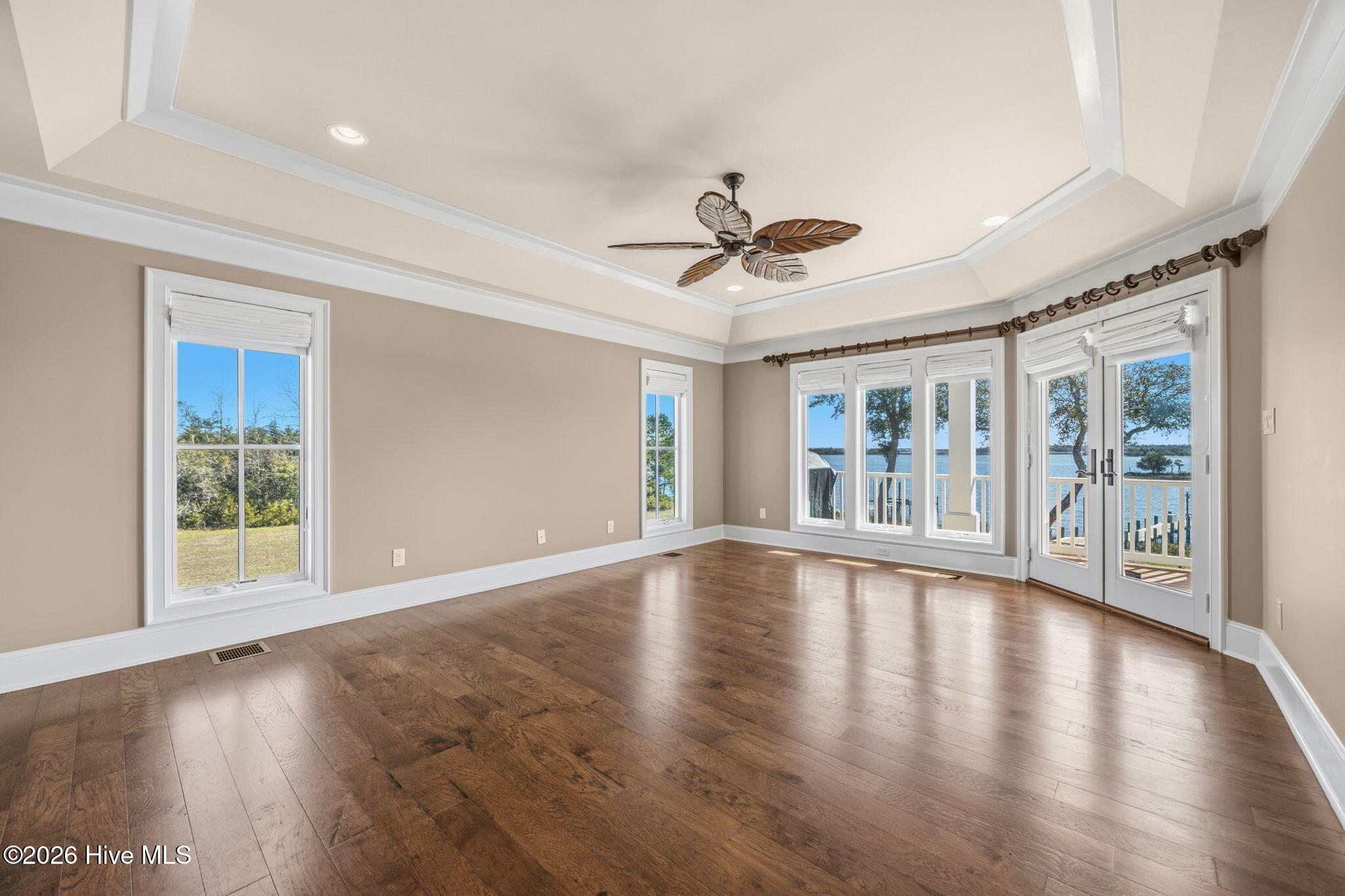 100561060 | Photo 22