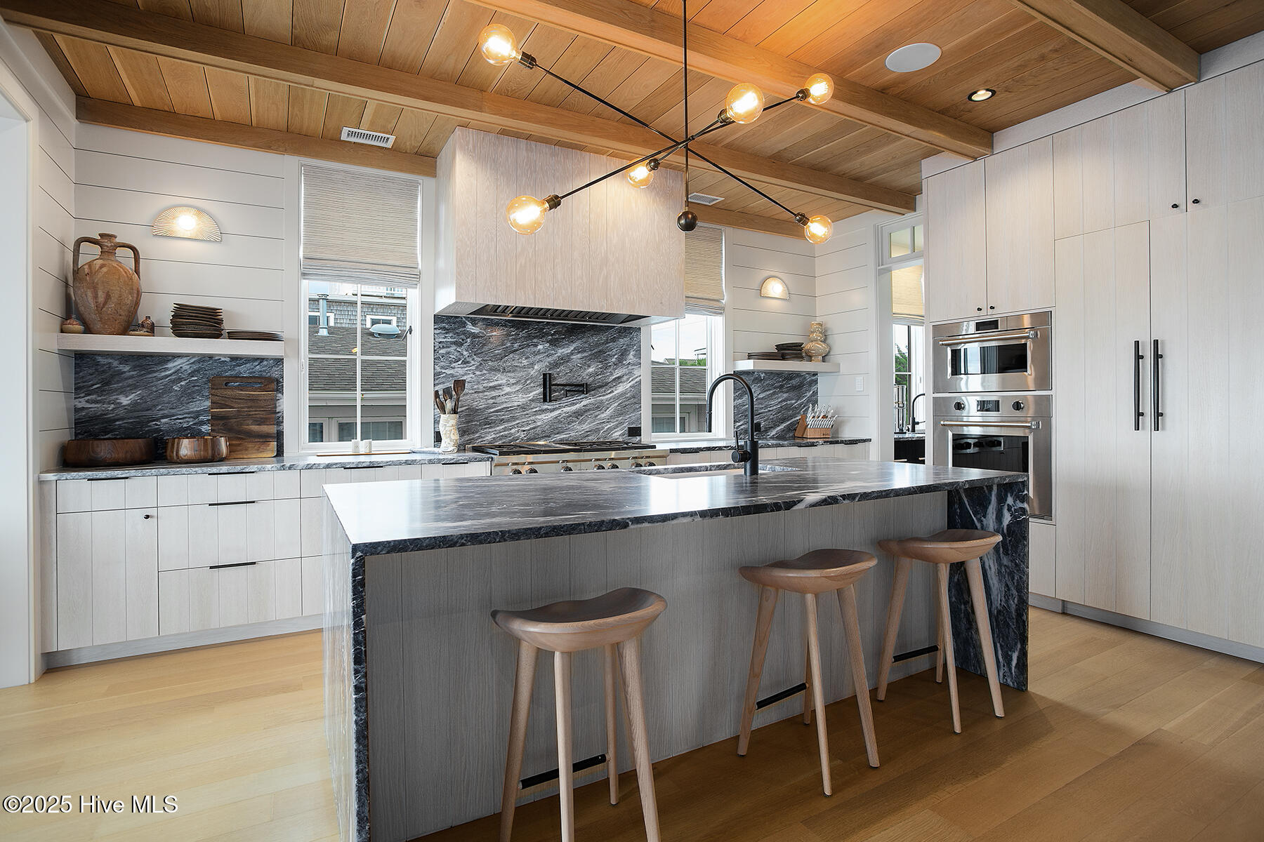 100528983 | Photo 23