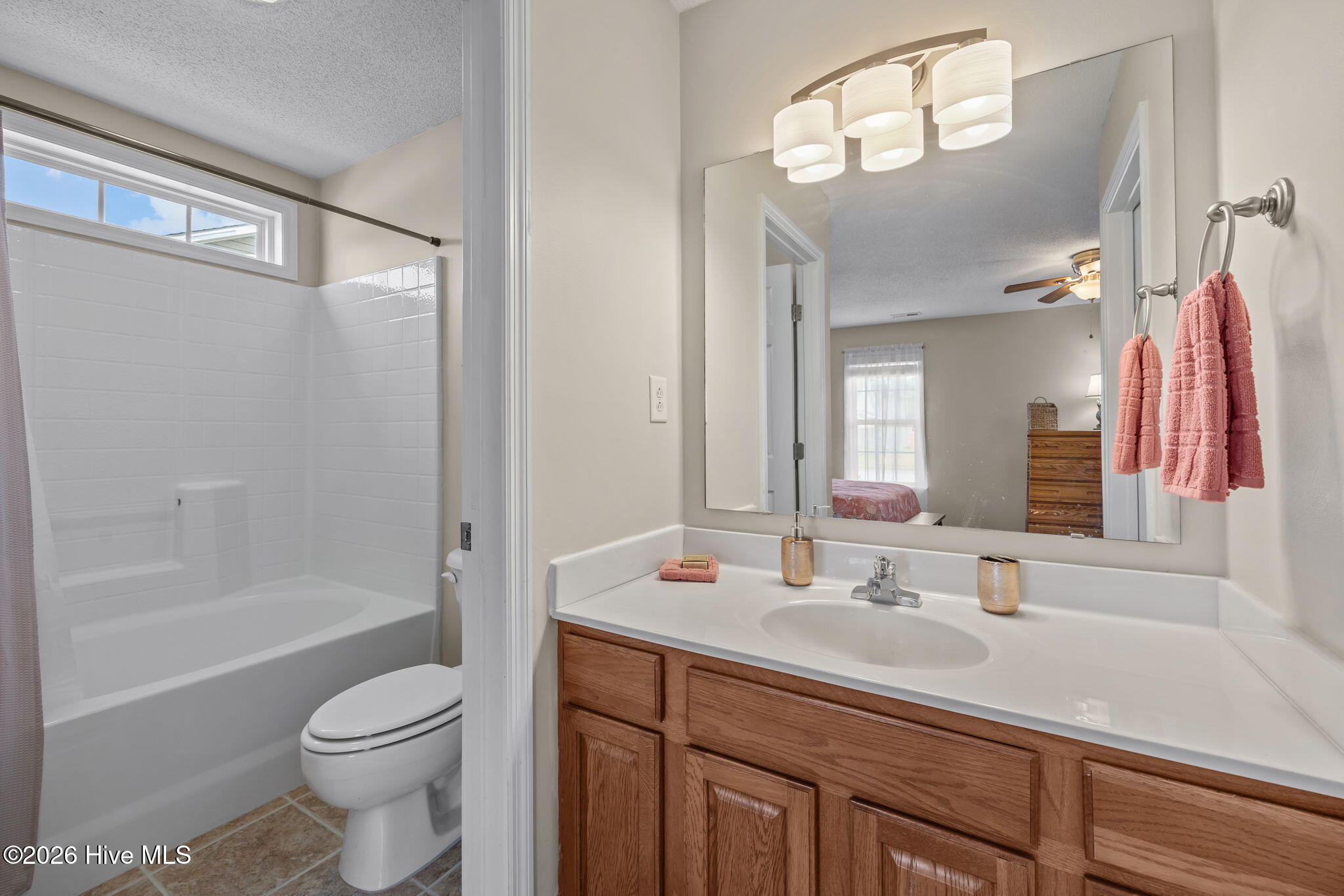 100570536 | Photo 25