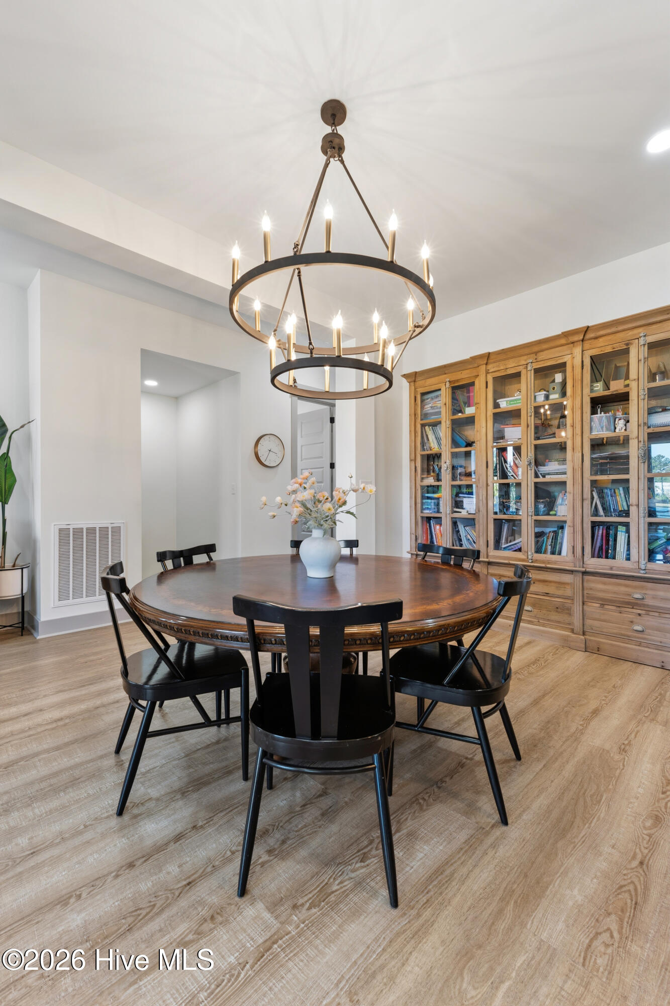 100570688 | Photo 24