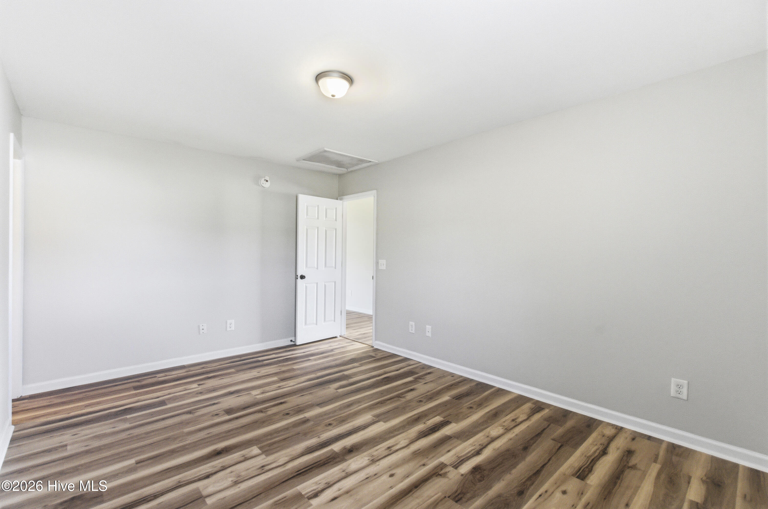 100564497 | Photo 16