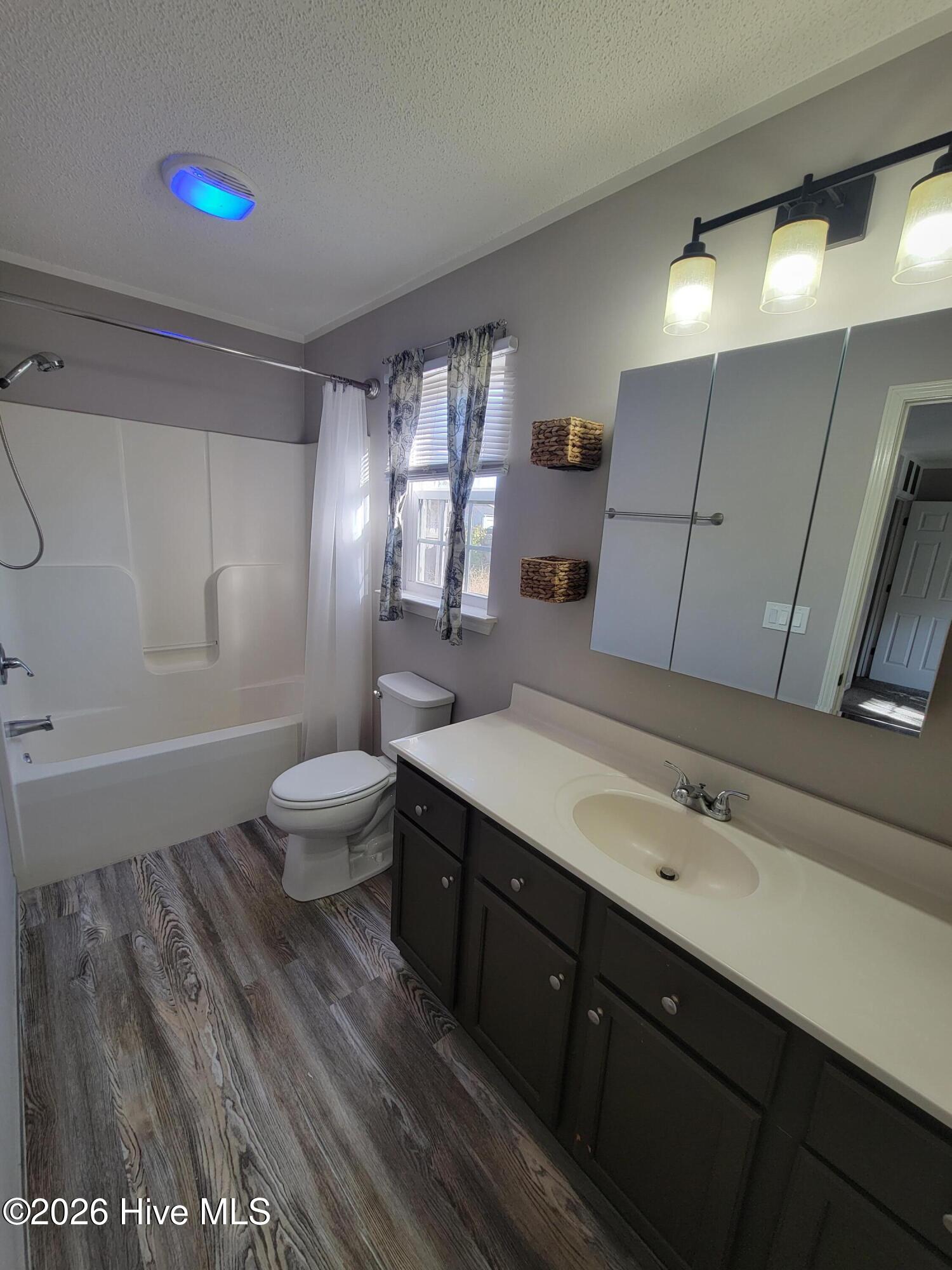 100547520 | Photo 12