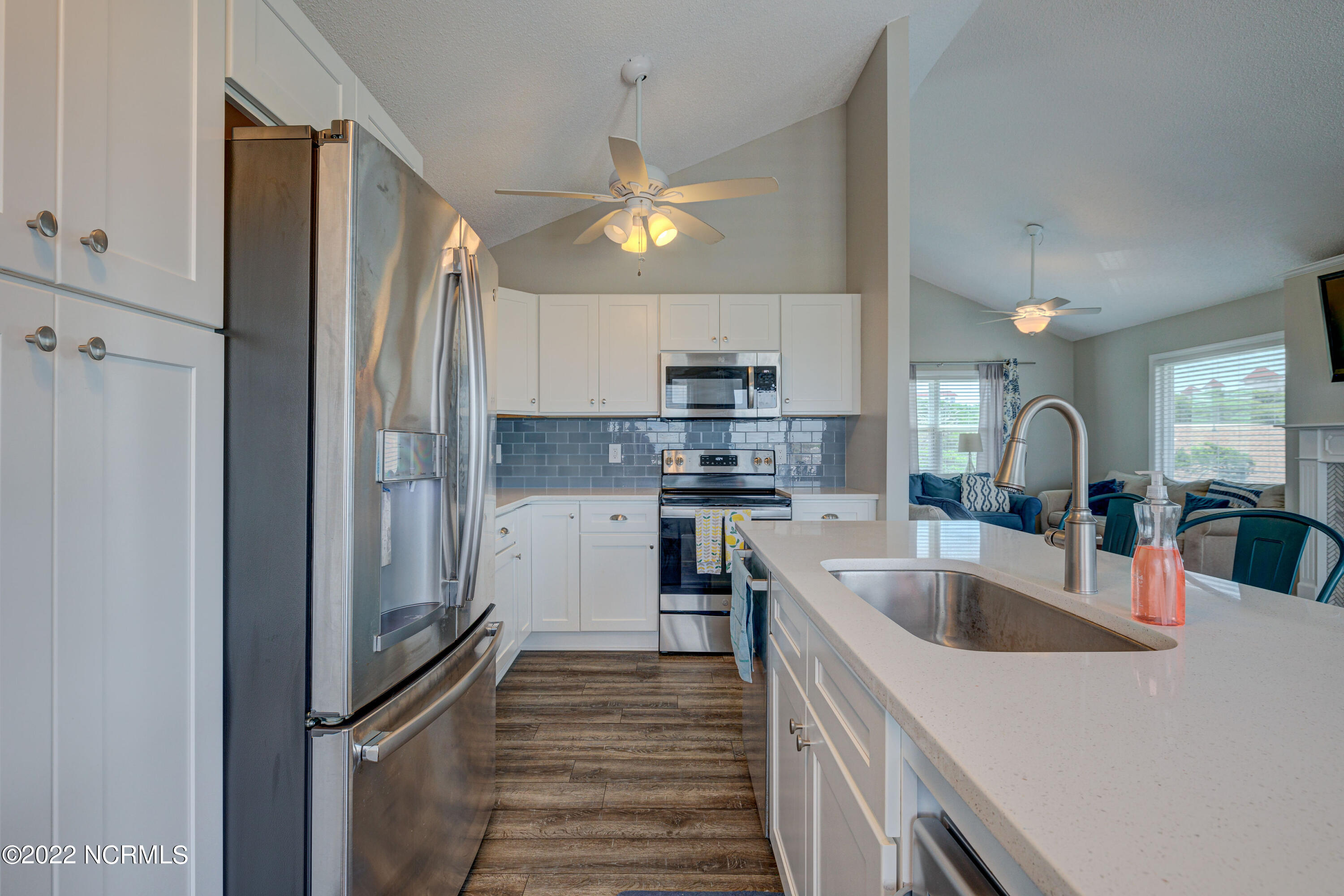 100563465 | Photo 36