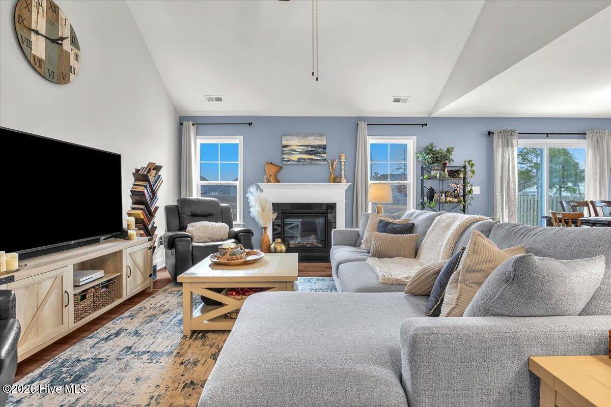 100558740 | Photo 23