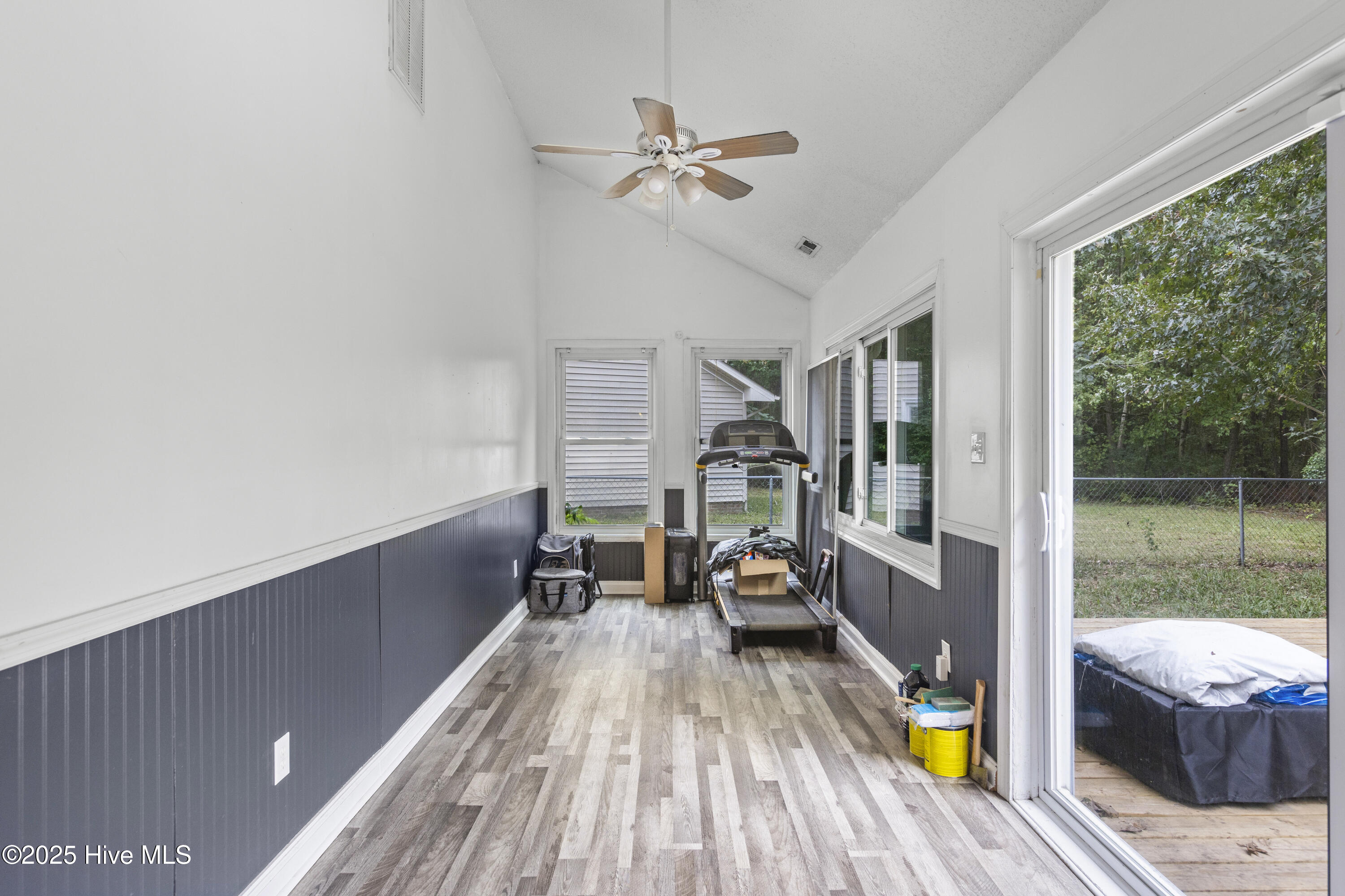 100539882 | Photo 16