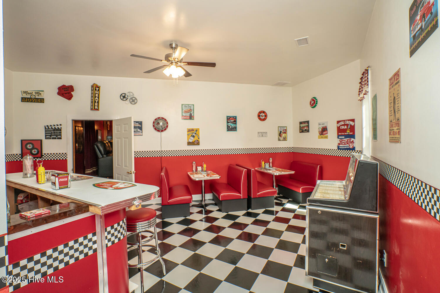 100534571 | Photo 56