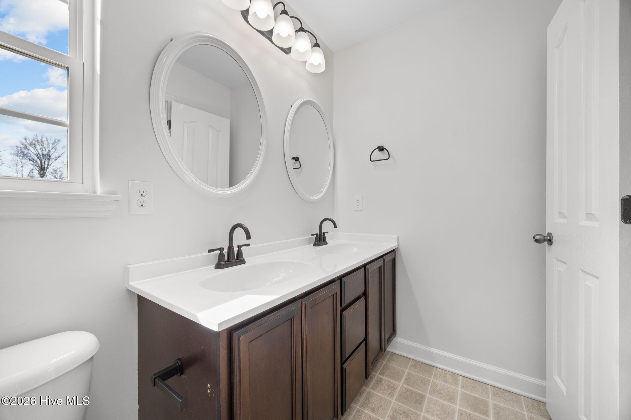 100549583 | Photo 12