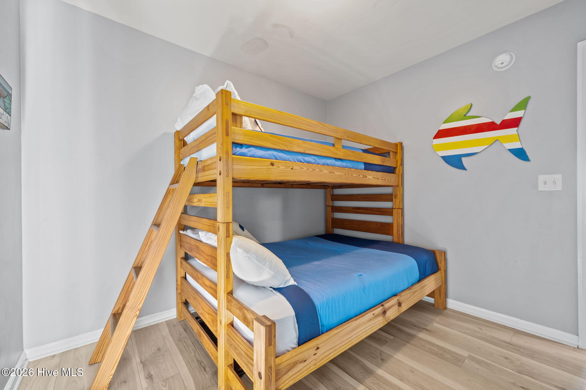 100560974 | Photo 31