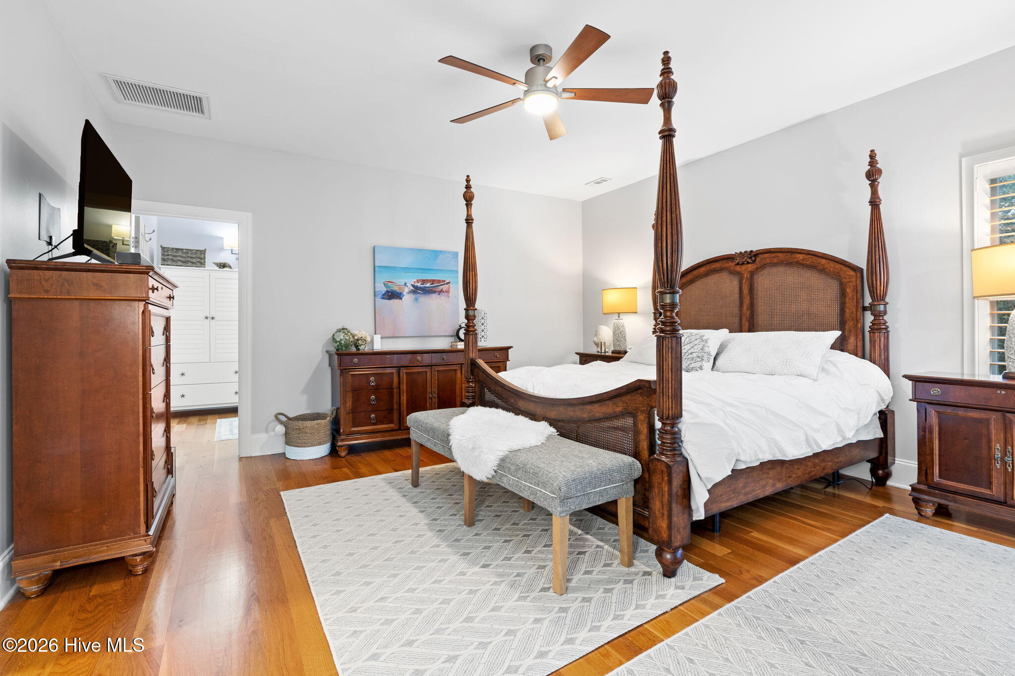 100549864 | Photo 32