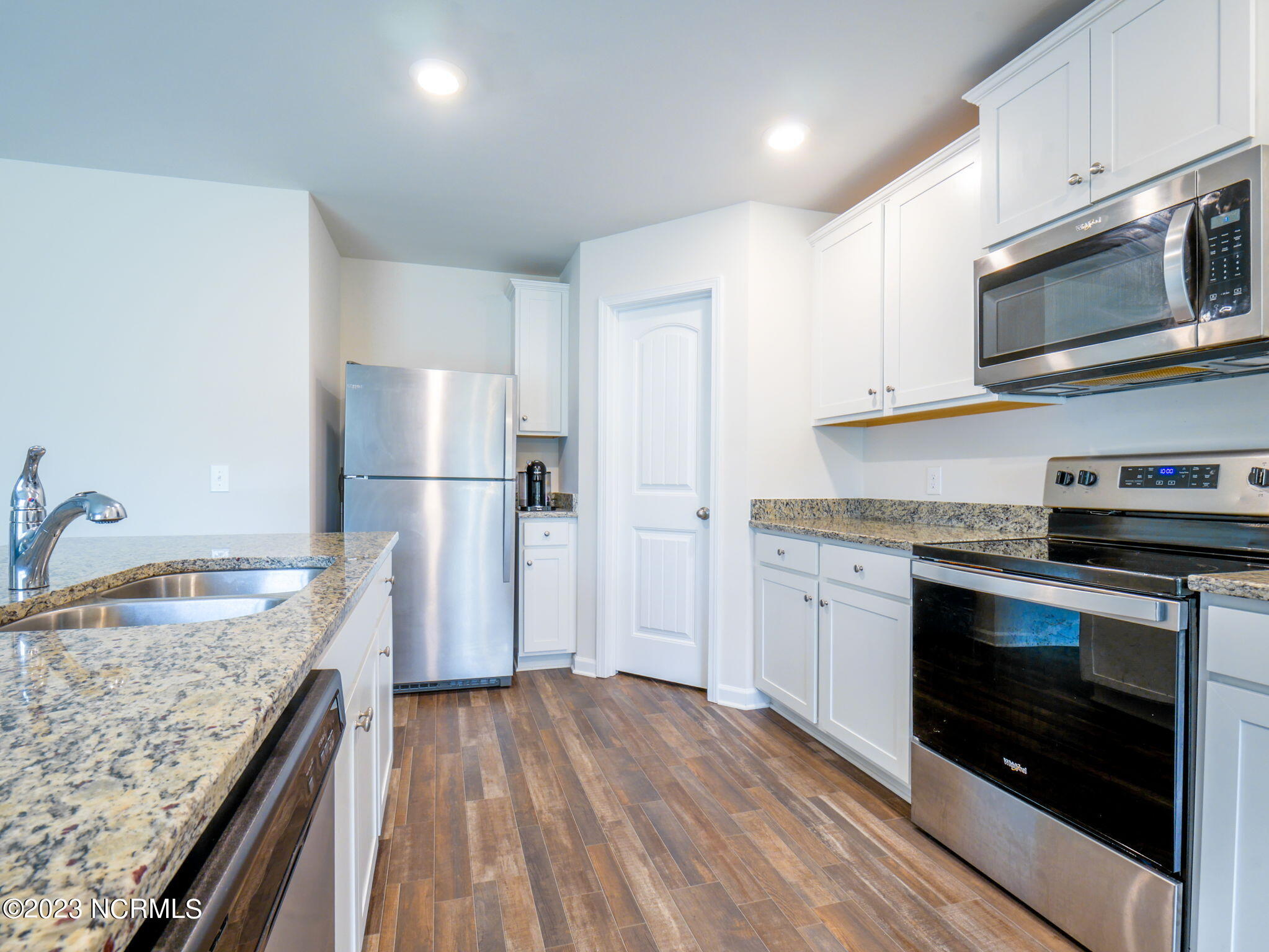 100539301 | Photo 15