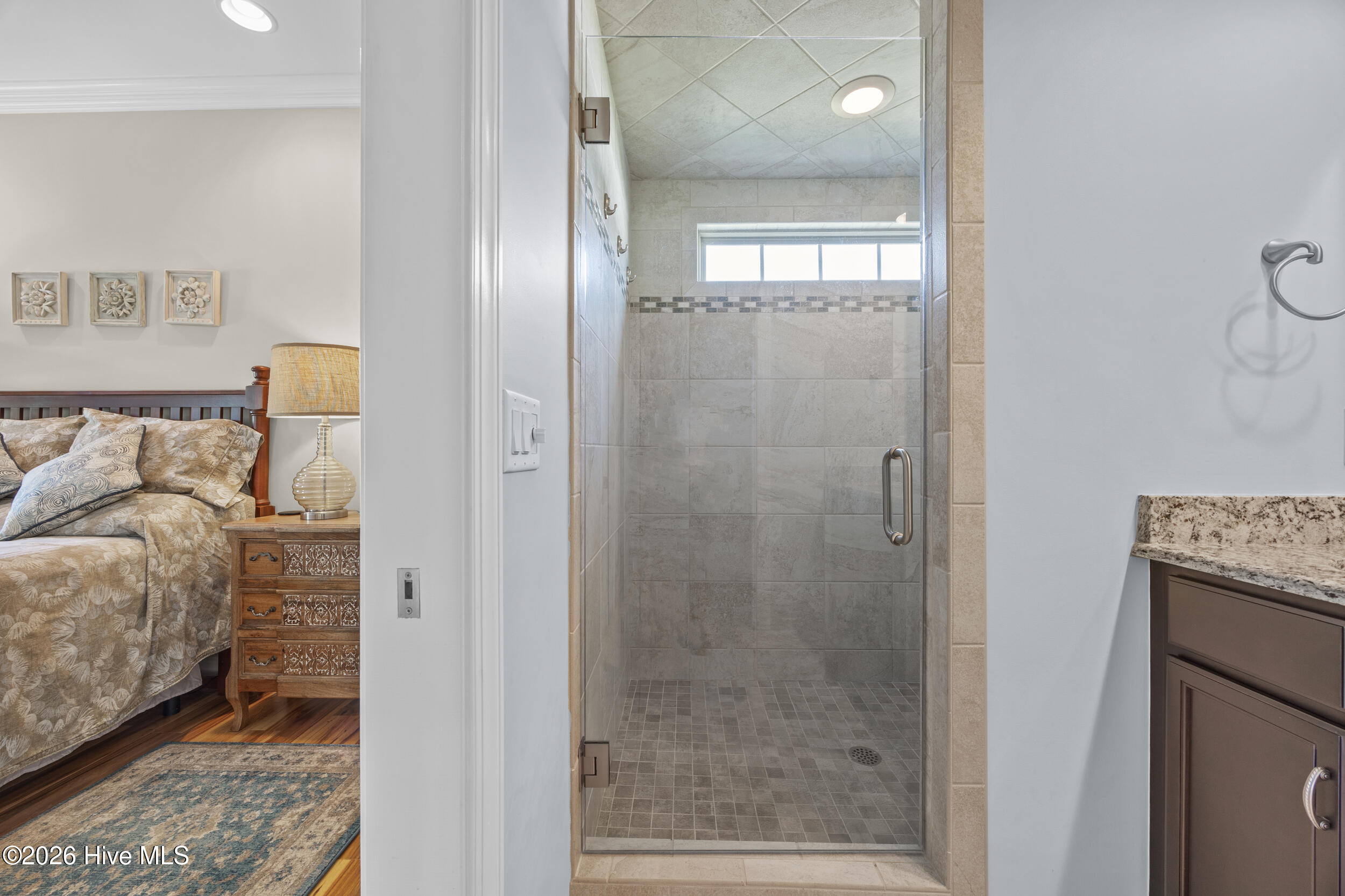 100566024 | Photo 25