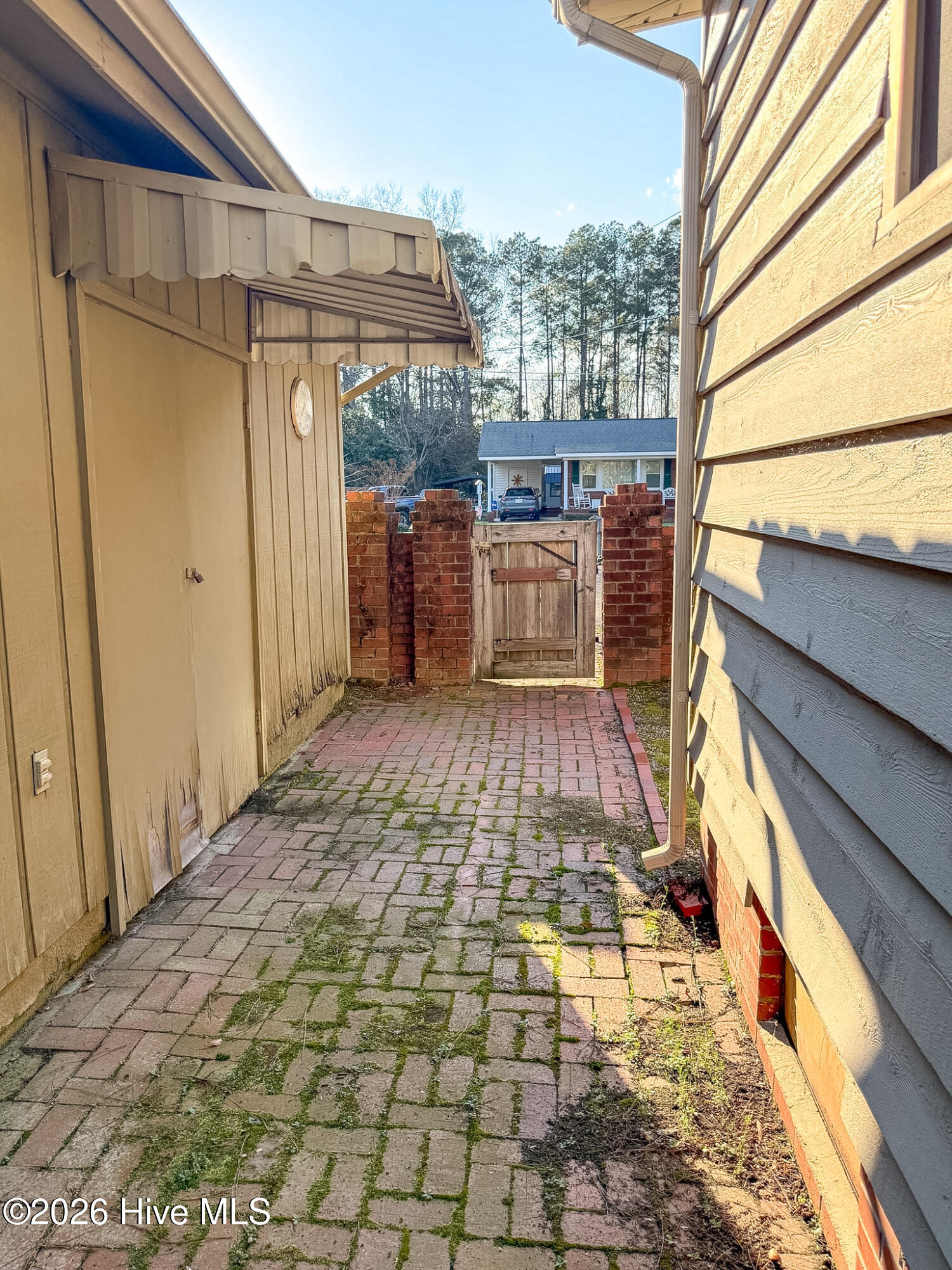 100560688 | Photo 25