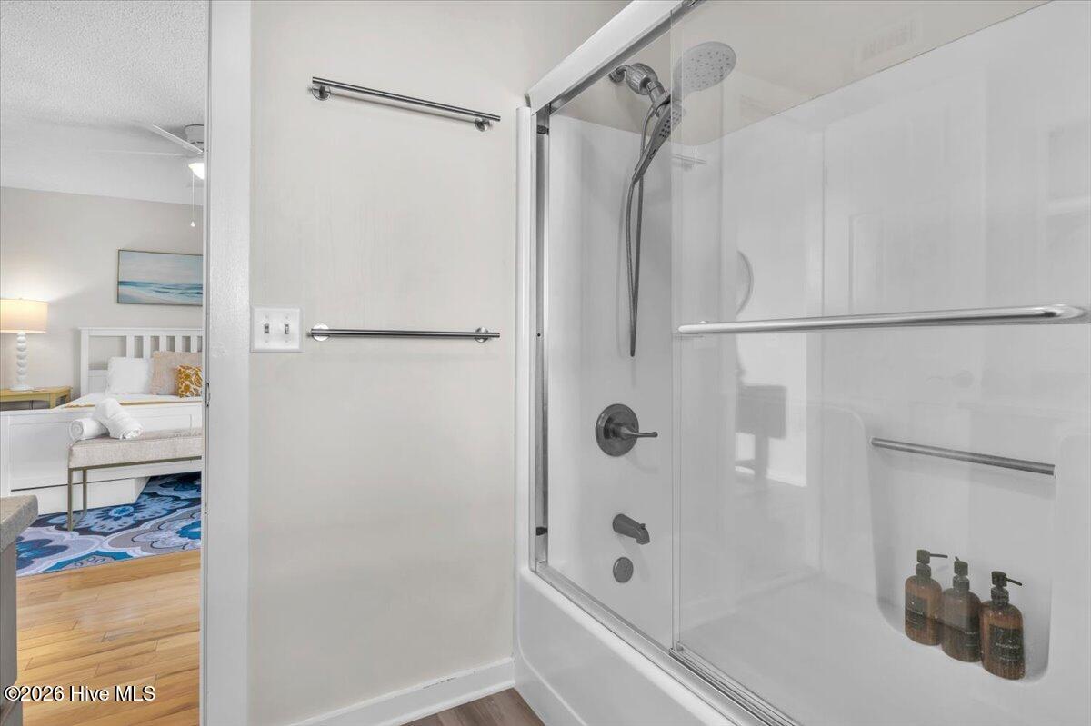 100559850 | Photo 27