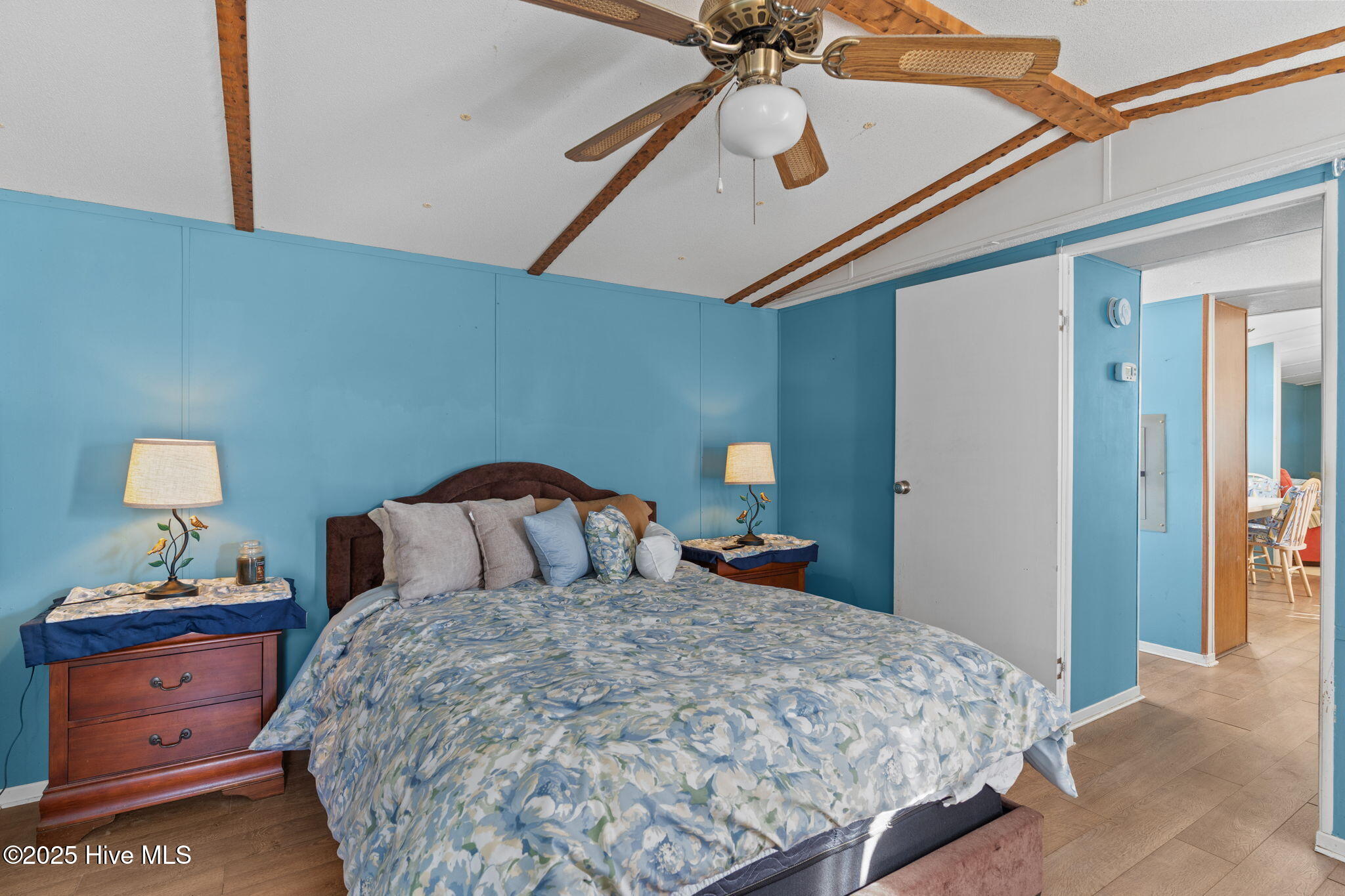 100539780 | Photo 23