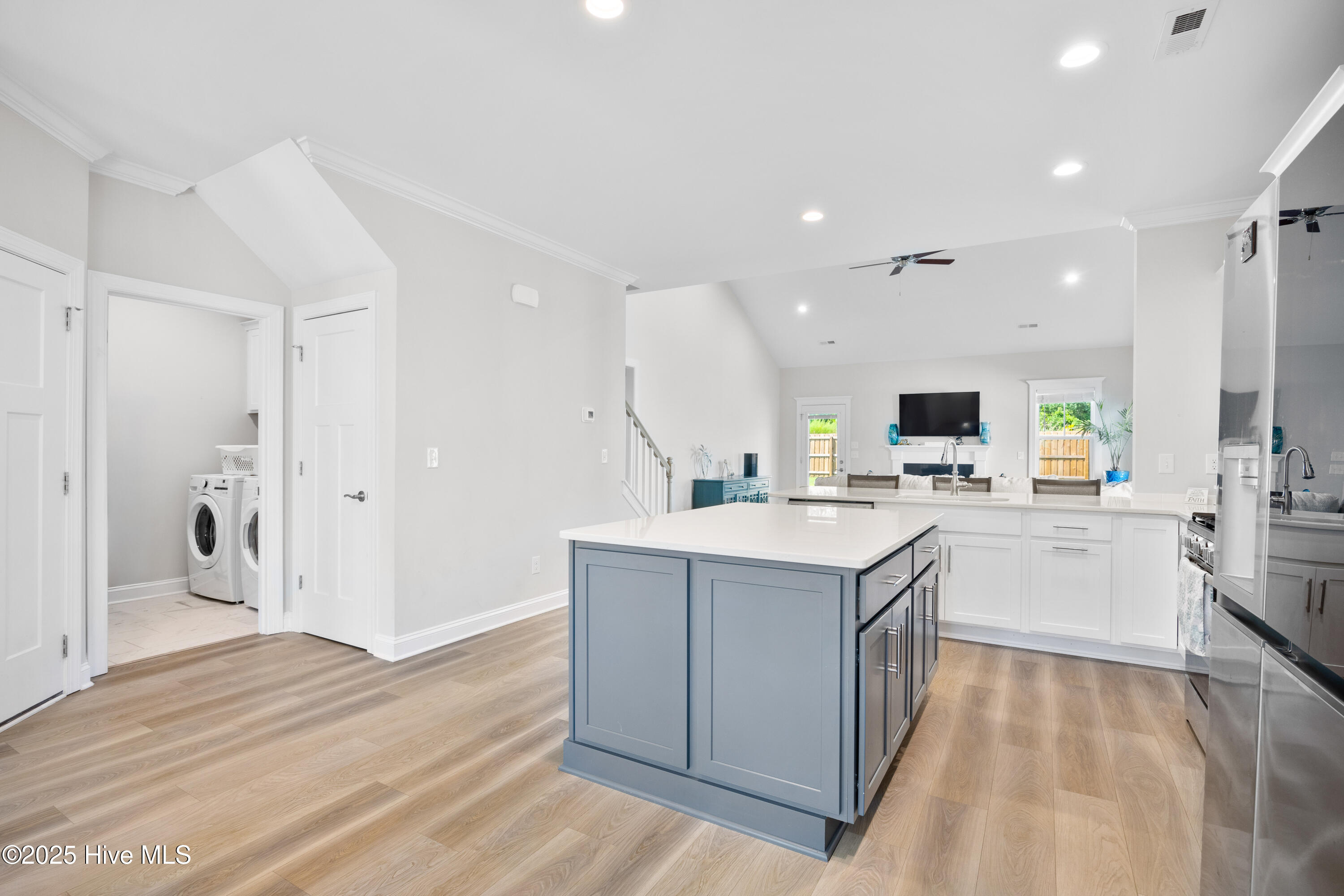 100531716 | Photo 10