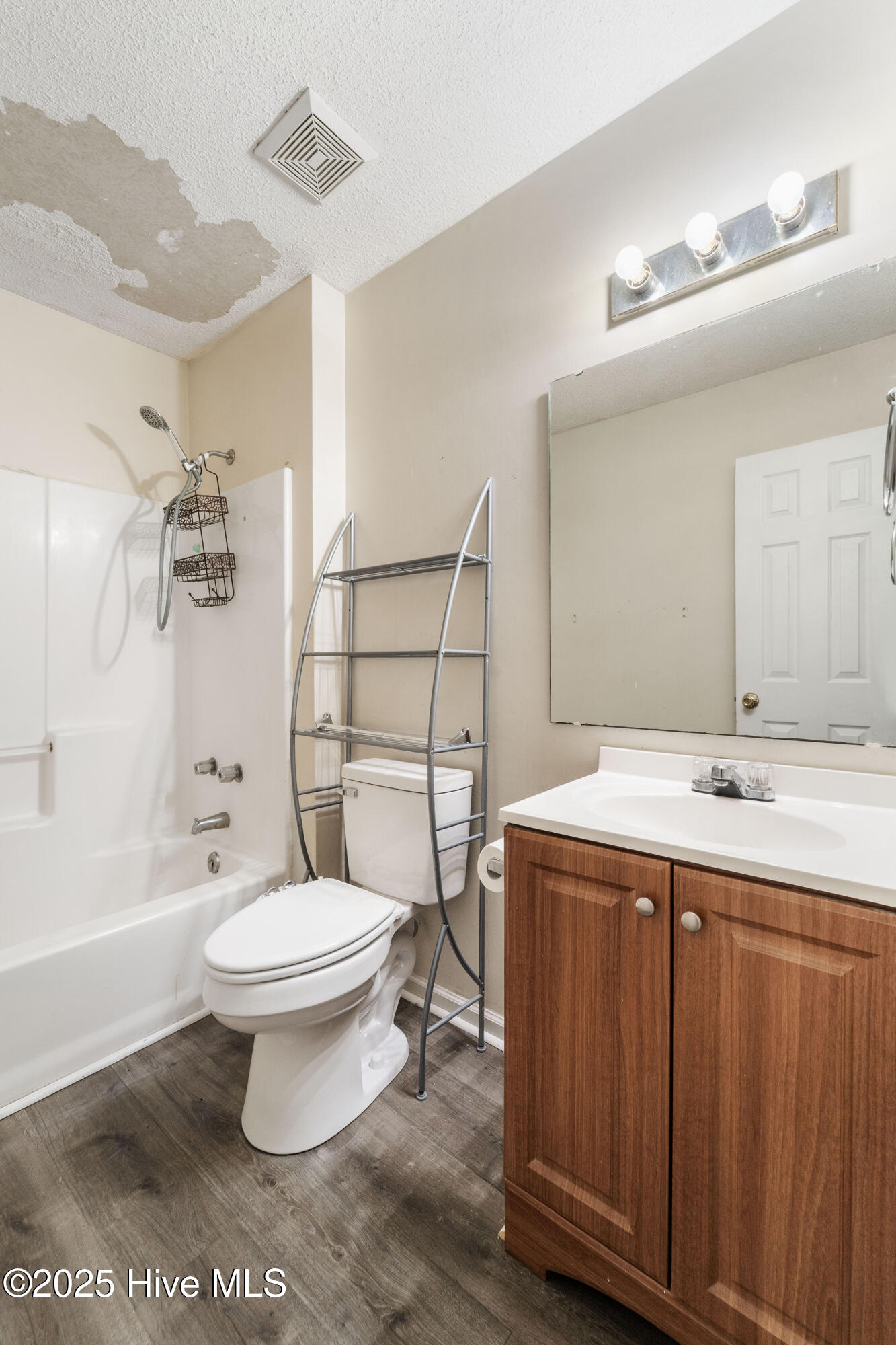 100546102 | Photo 28