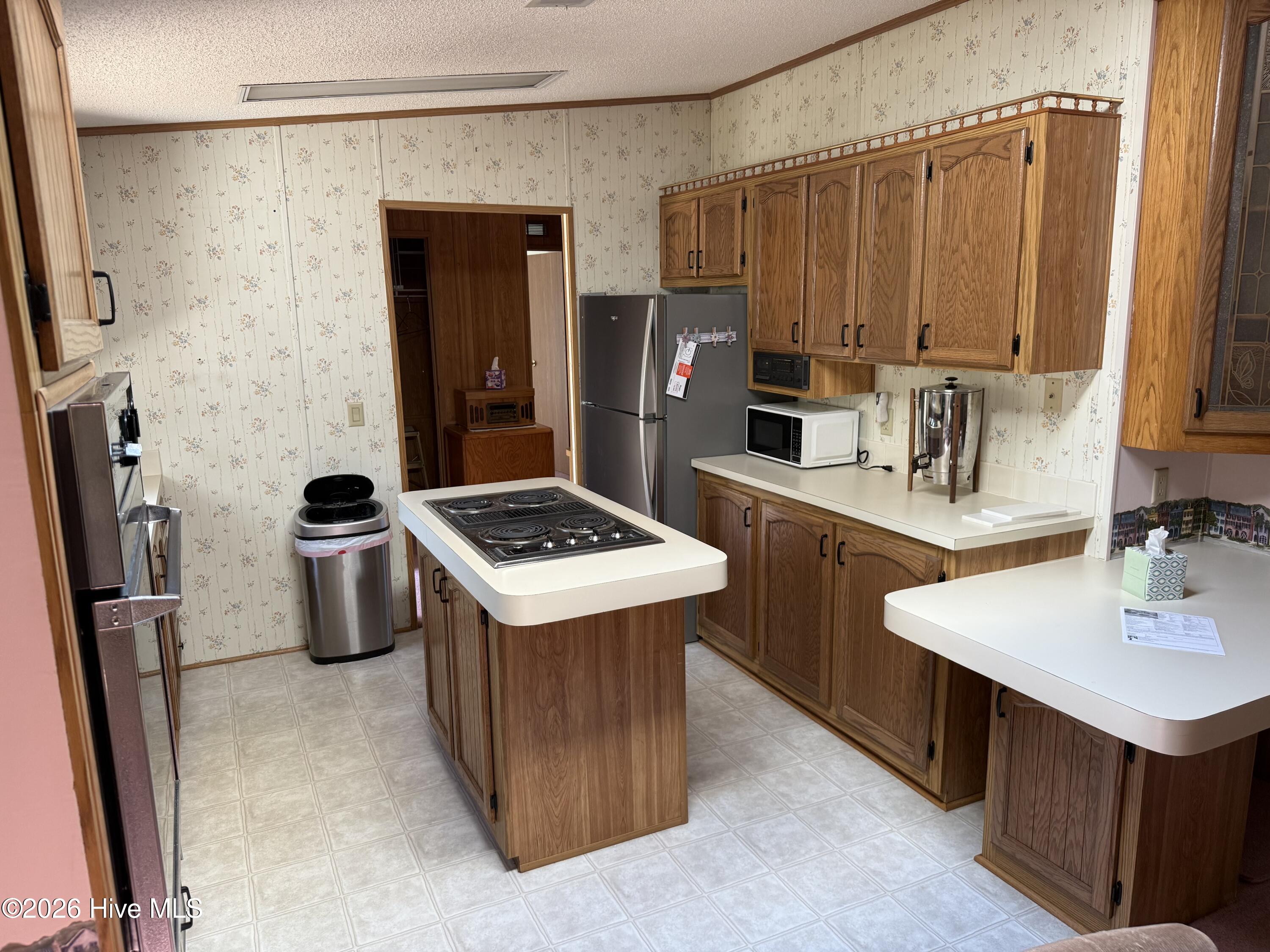 100532142 | Photo 14