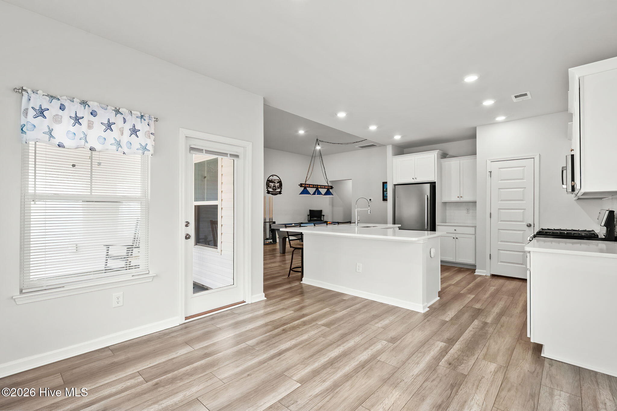 100557822 | Photo 24