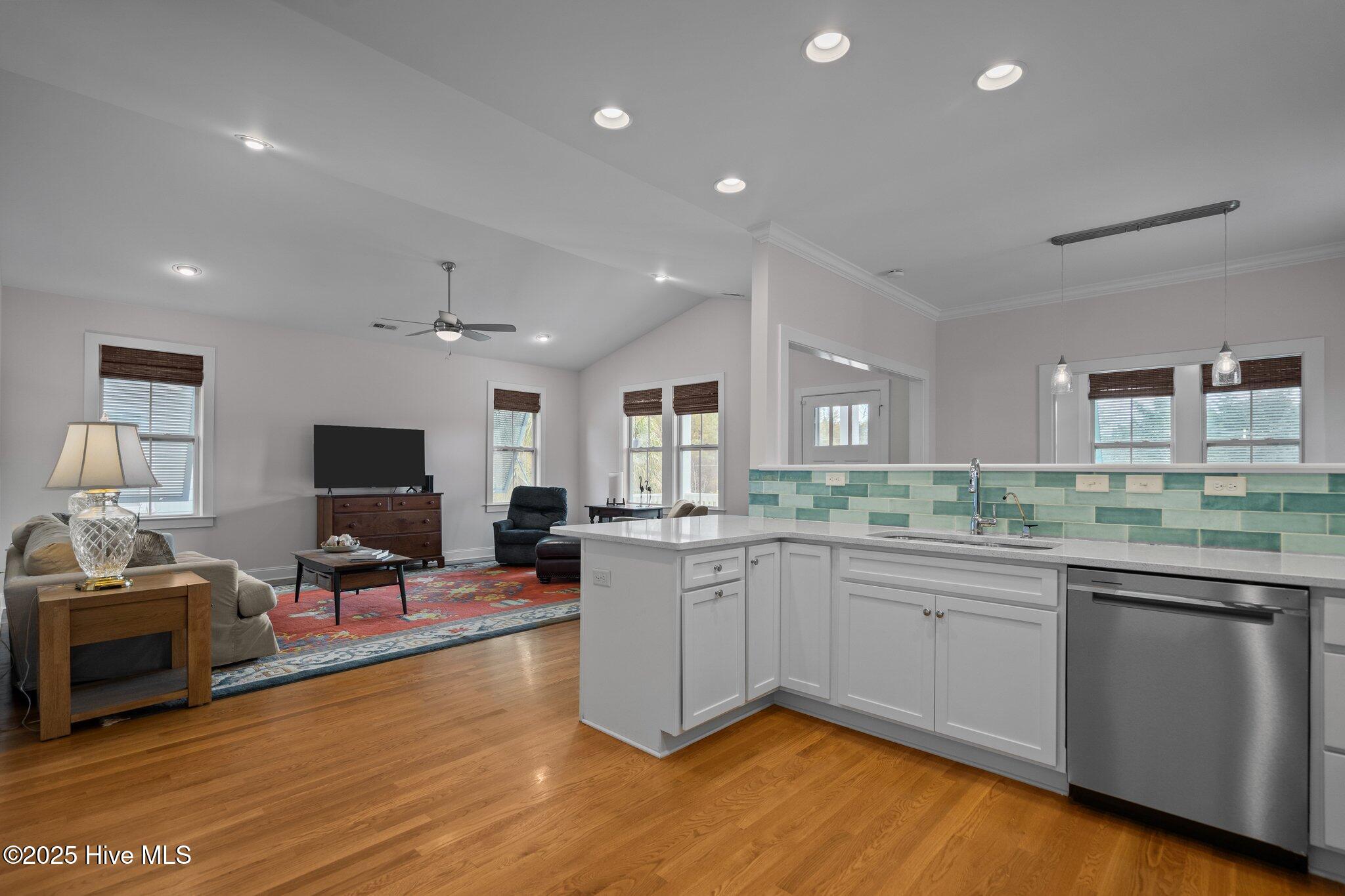 418 Columbia Avenue, Carolina Beach, NC 28428 – photo 7: 32-web-or-mls-DSC03857