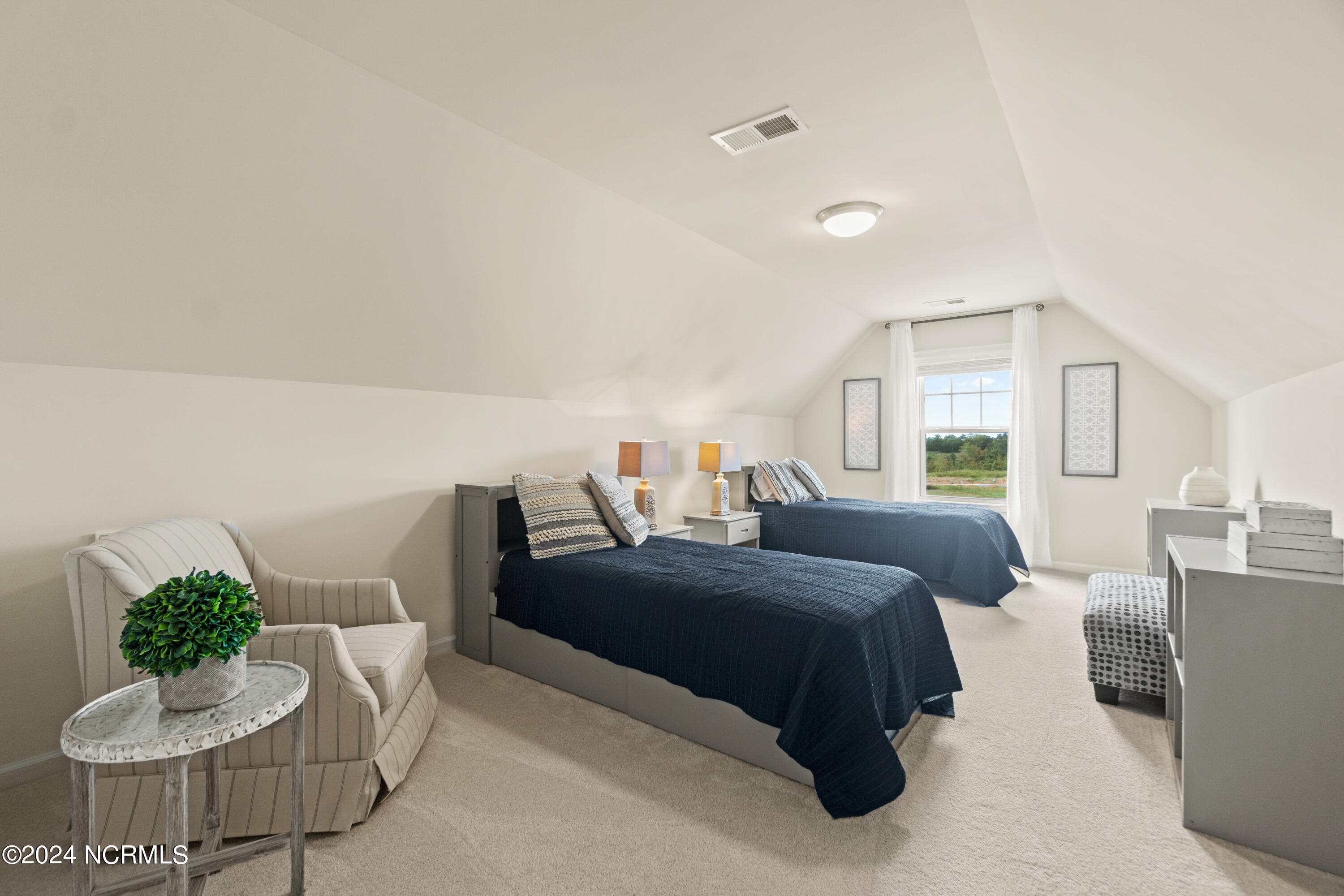 100563318 | Photo 18