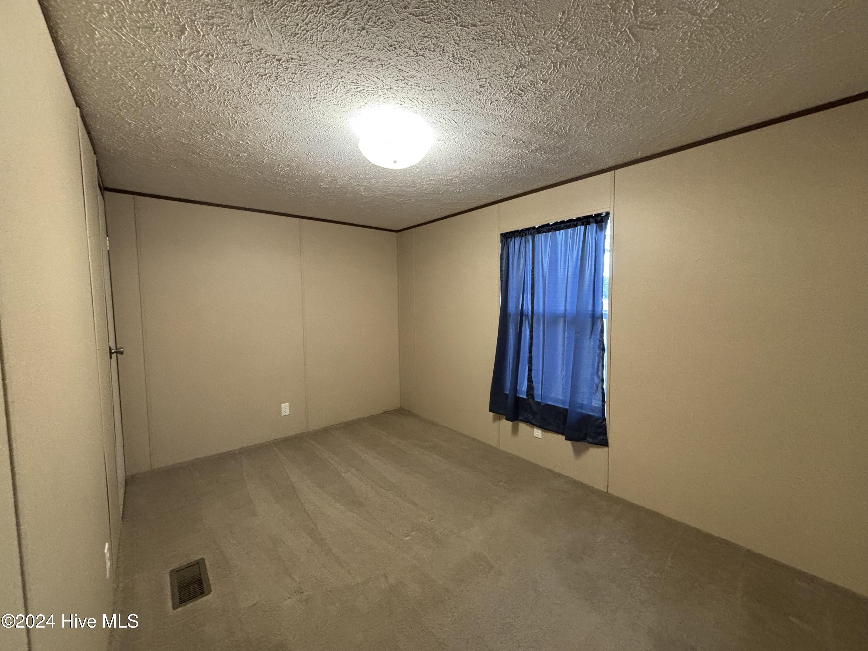 100550674 | Photo 14