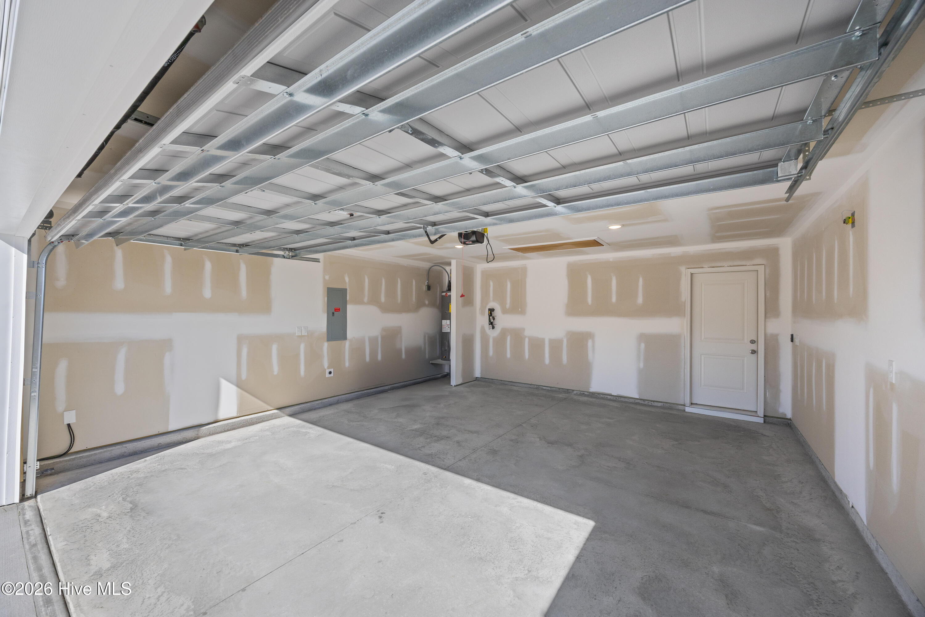 100557053 | Photo 19