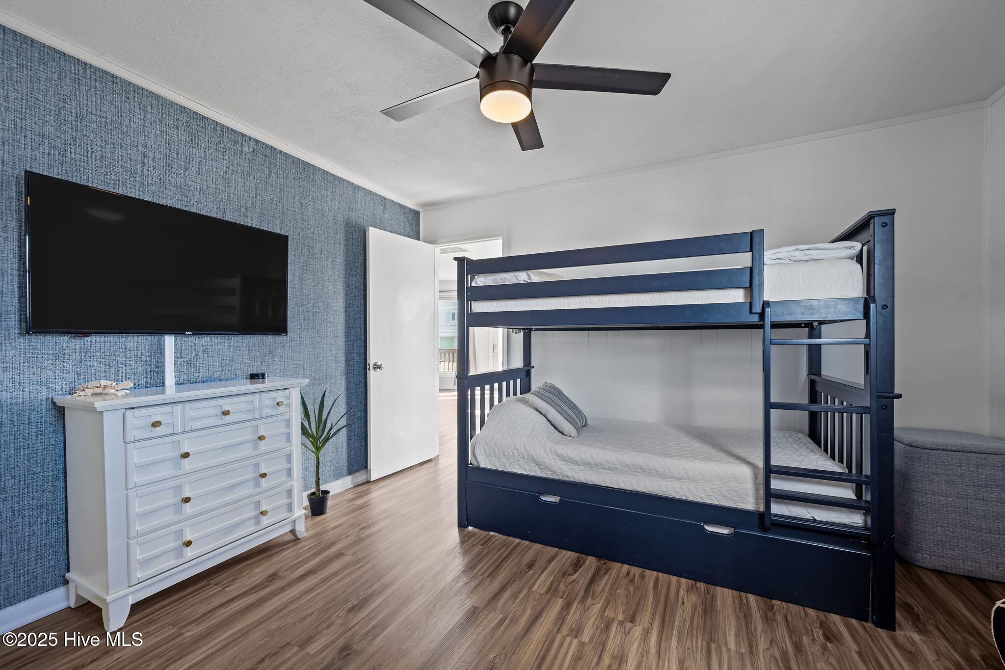 100543608 | Photo 22