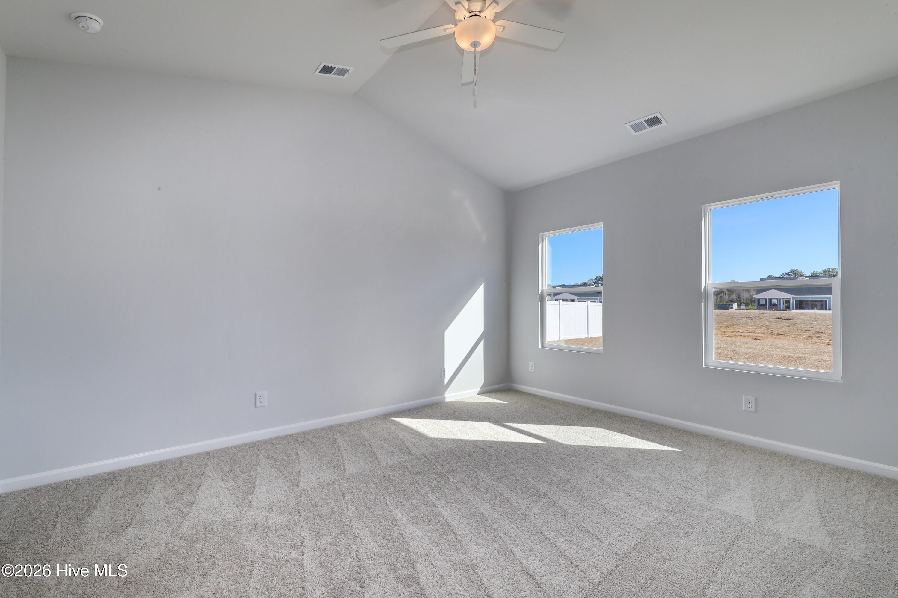 100520323 | Photo 22