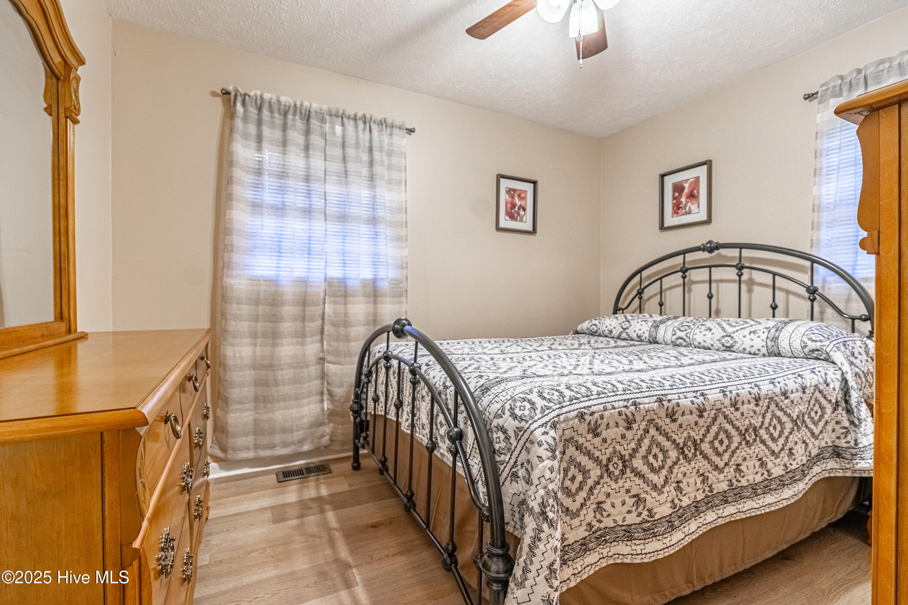 100541983 | Photo 24