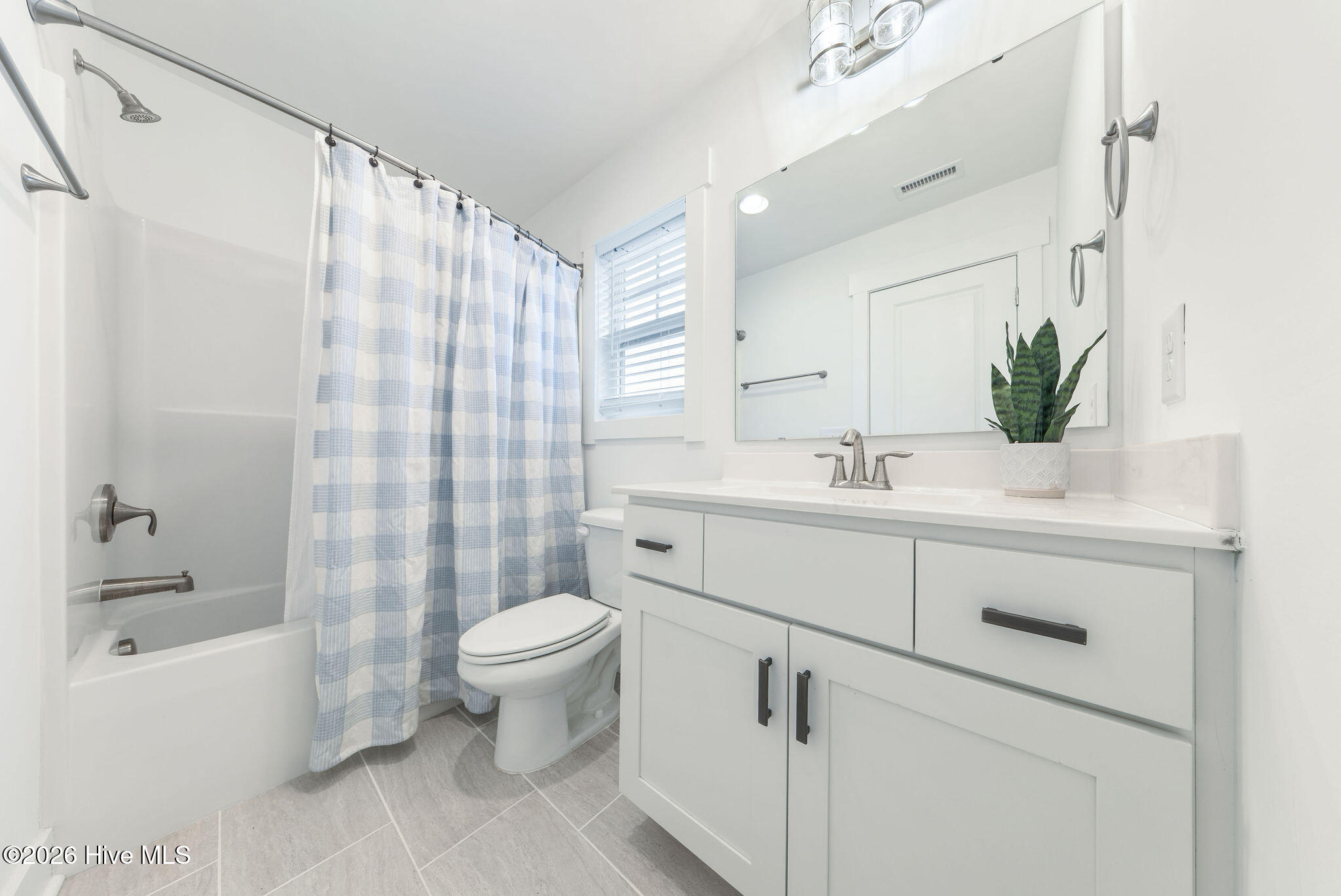 100553298 | Photo 26