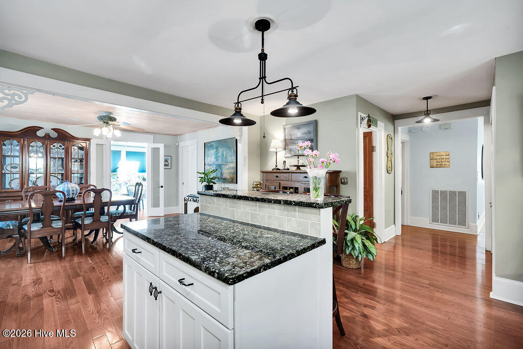 100563749 | Photo 20