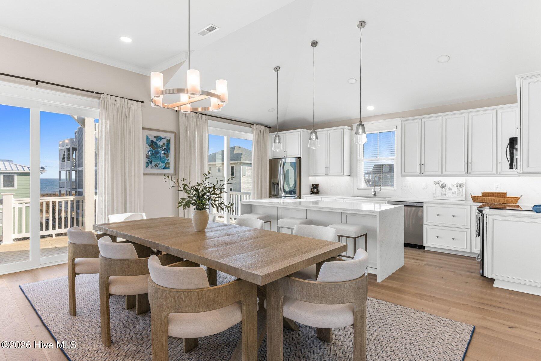 100561823 | Photo 12