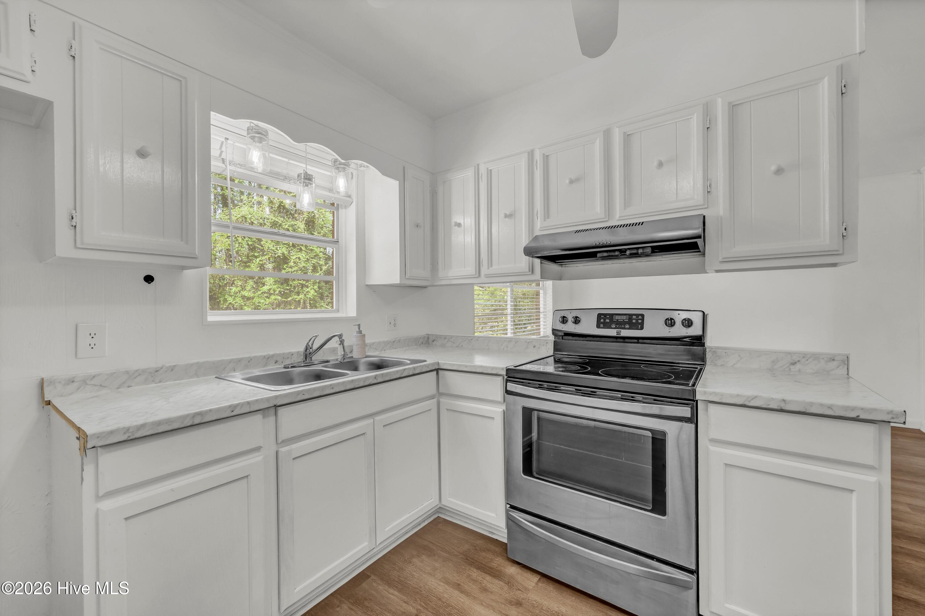 100566931 | Photo 20