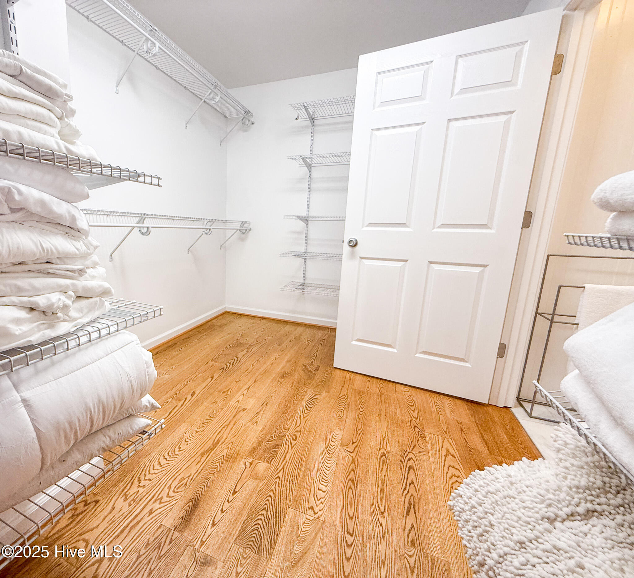 100516311 | Photo 23