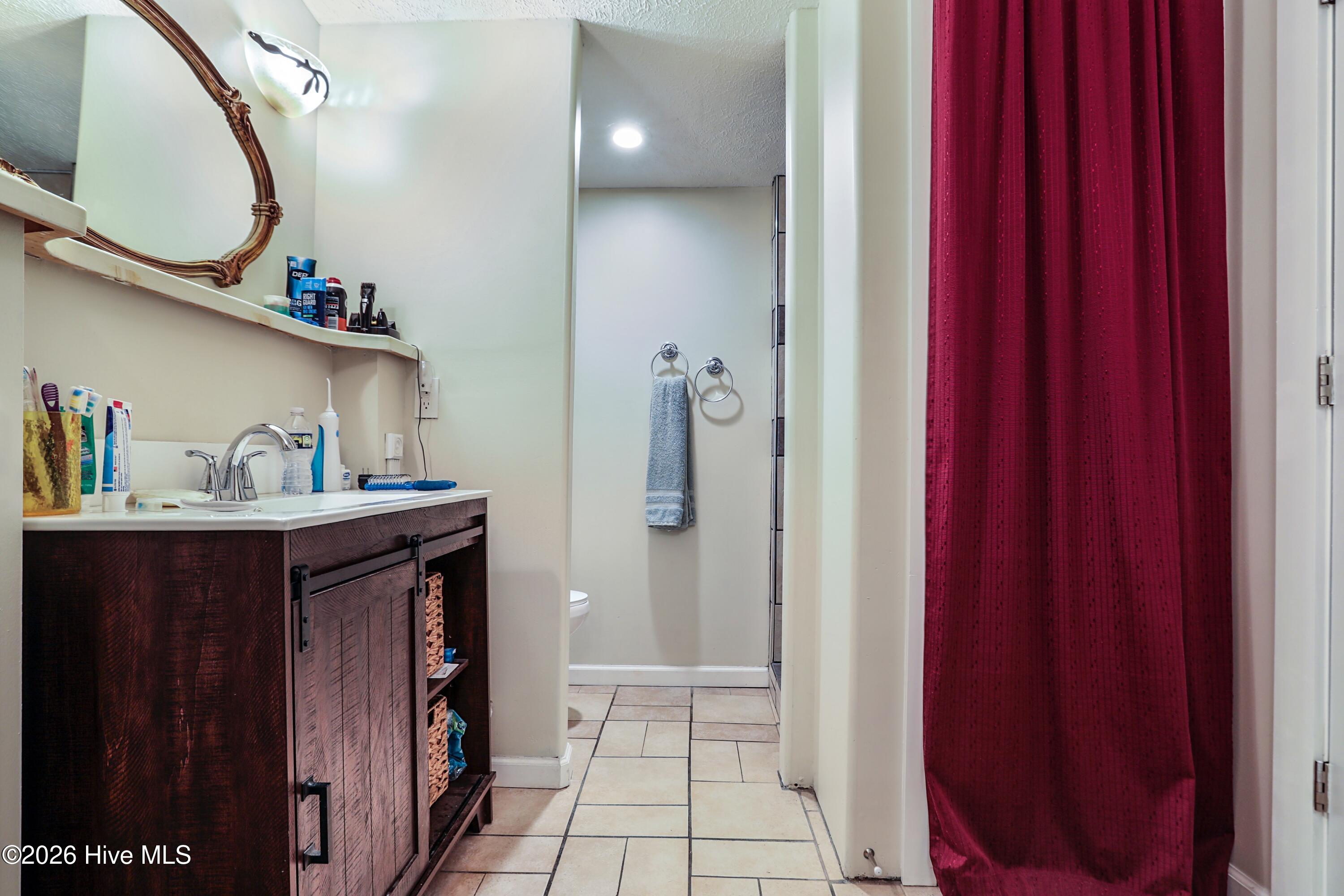 100568147 | Photo 18