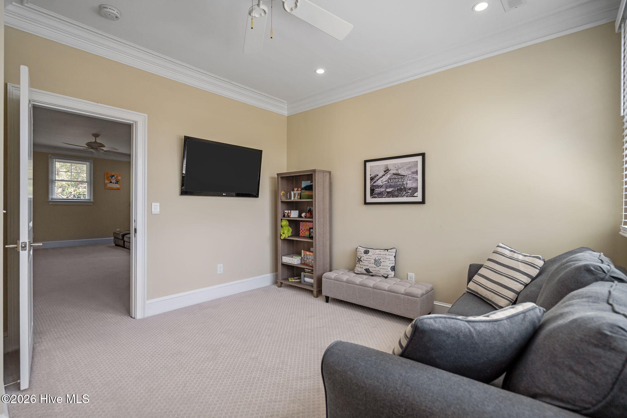 100561937 | Photo 55