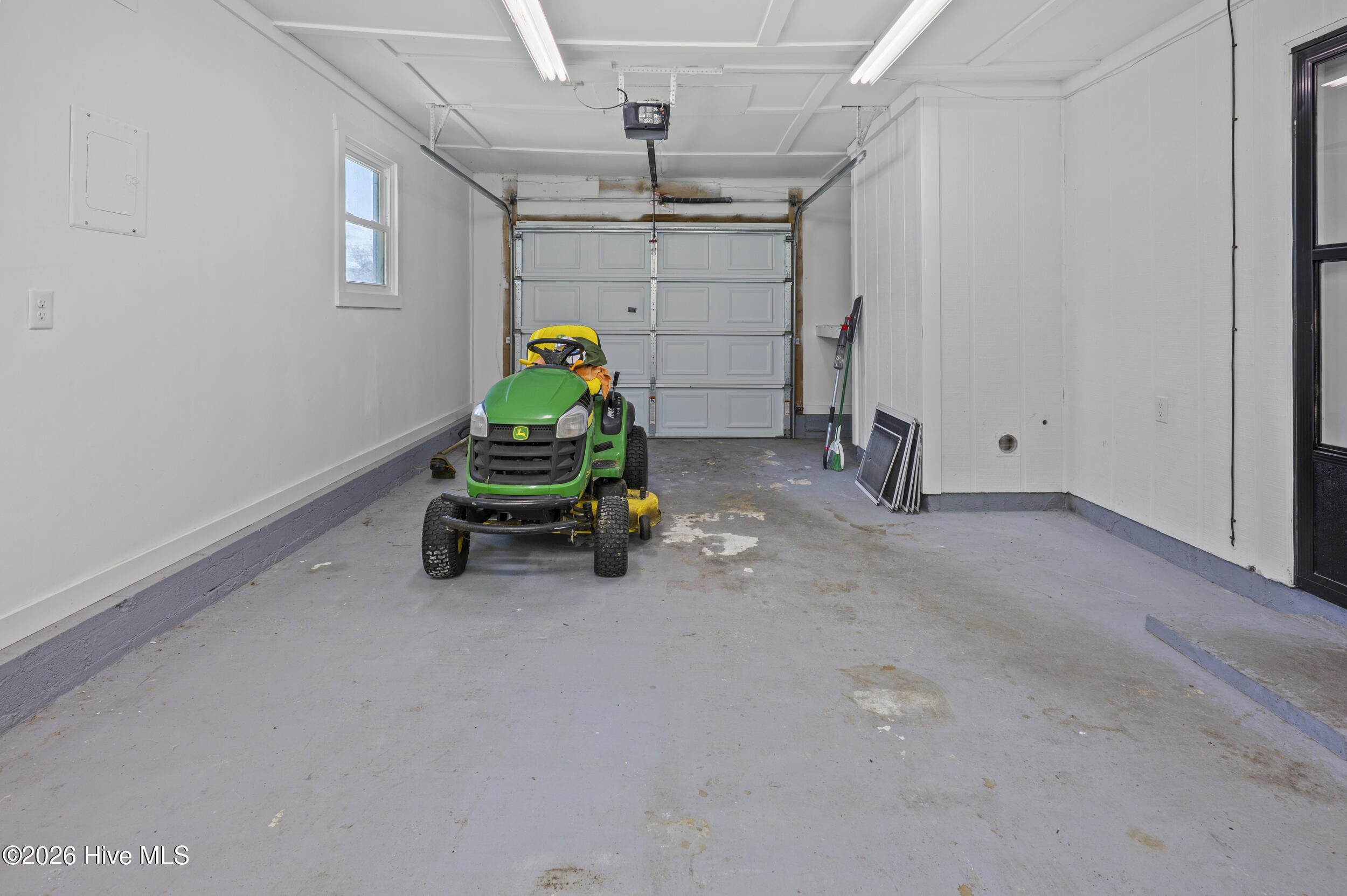 100564670 | Photo 34