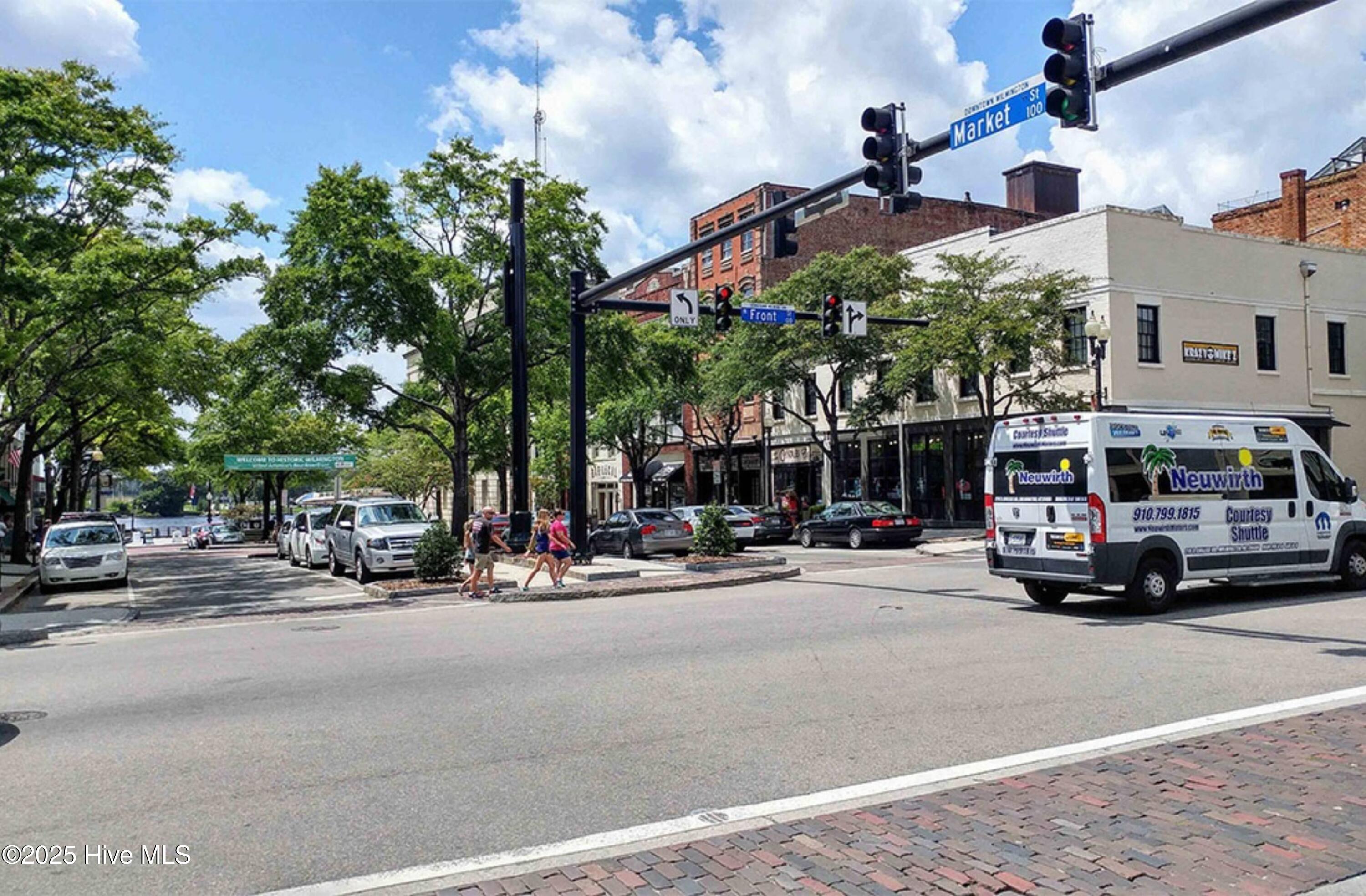 100566406 | Photo 37